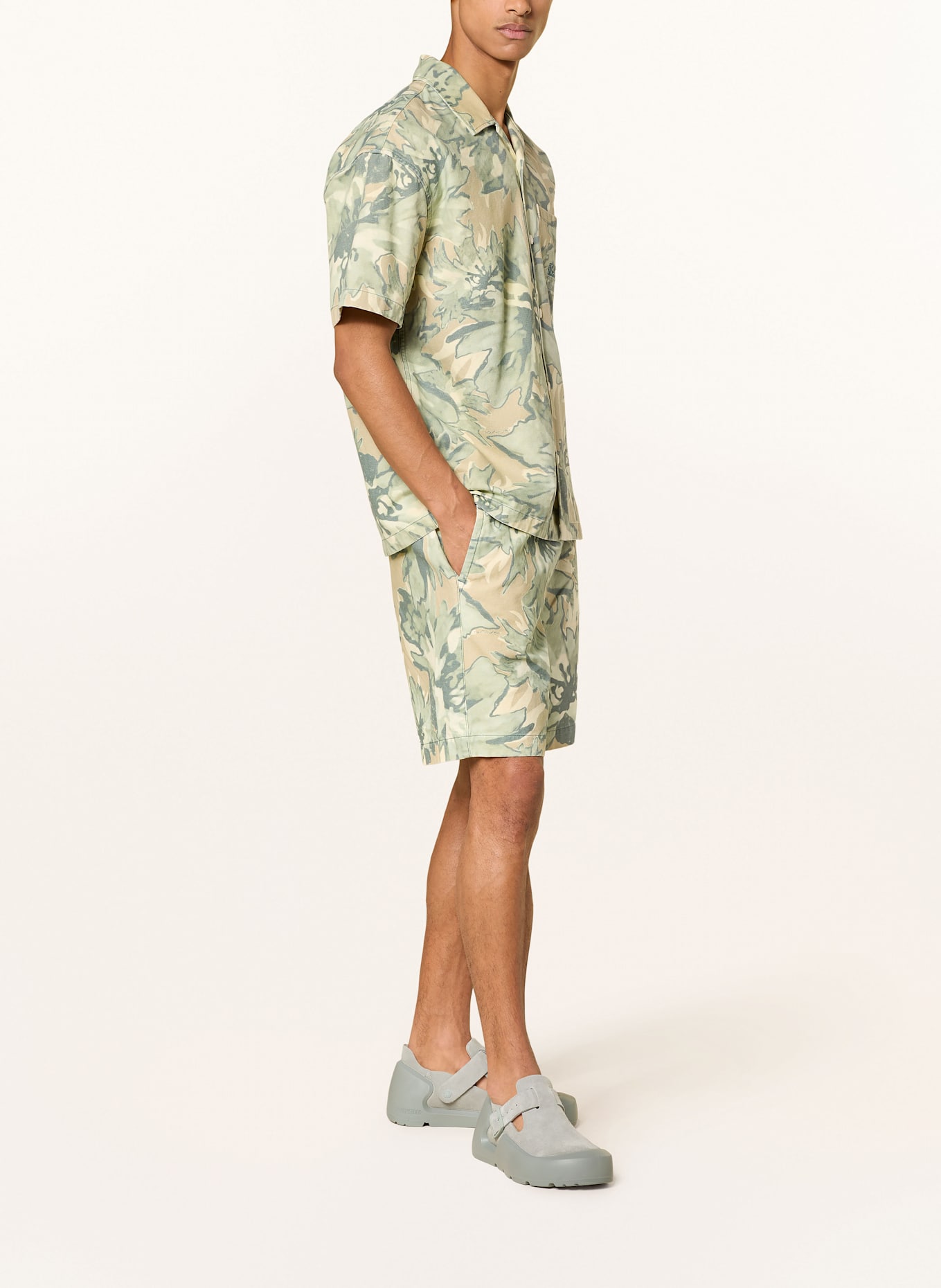 NAPAPIJRI Shorts TALLA: DARK GREEN/ LIGHT GREEN/ BEIGE