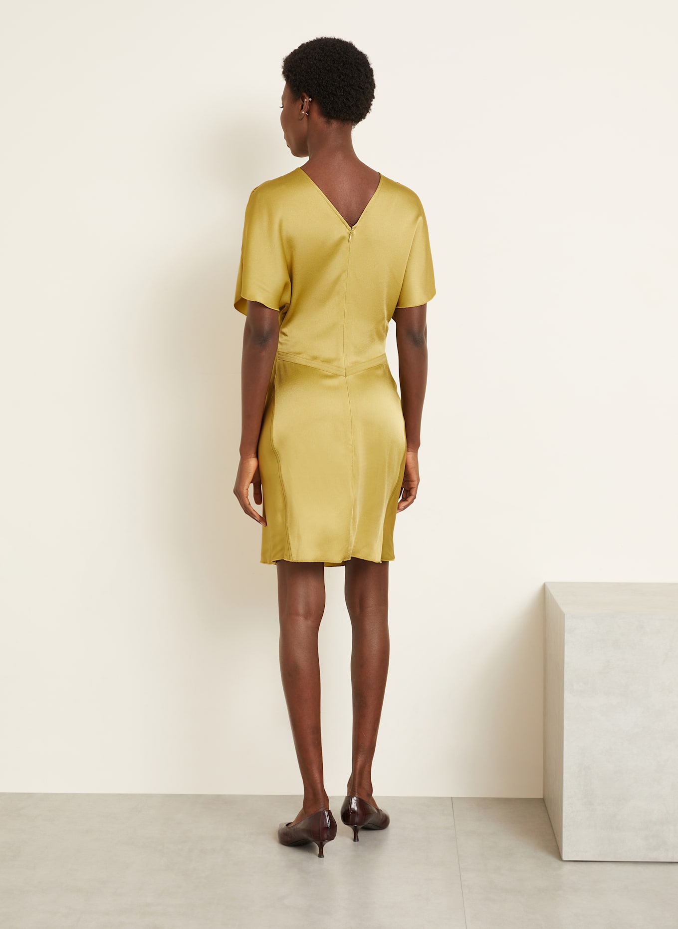 VICTORIA BECKHAM Satinkleid: OLIV