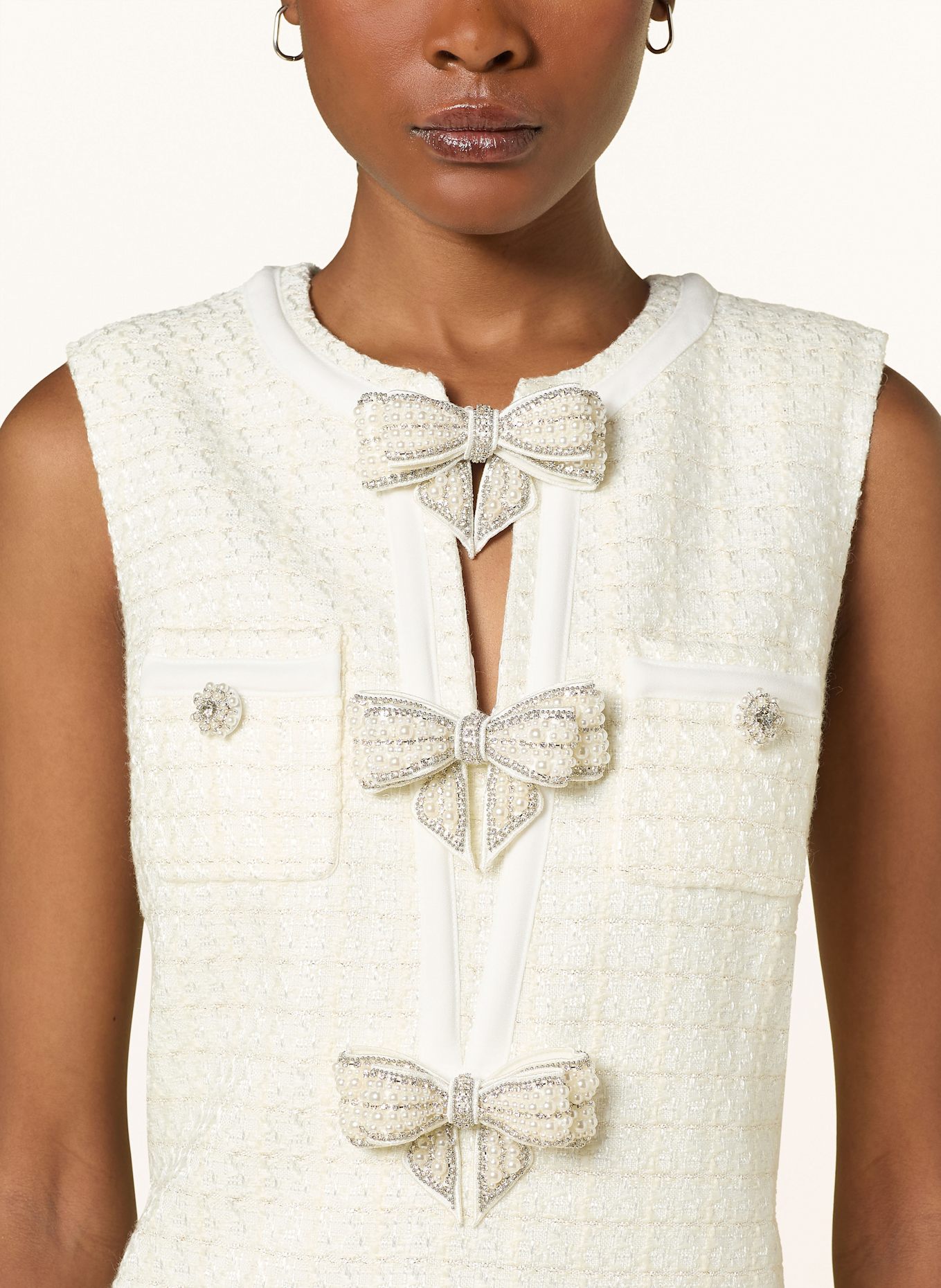 self-portrait Bouclé-Kleid mit Schmucksteinen: CREME / ECRU / WEISSGOLD