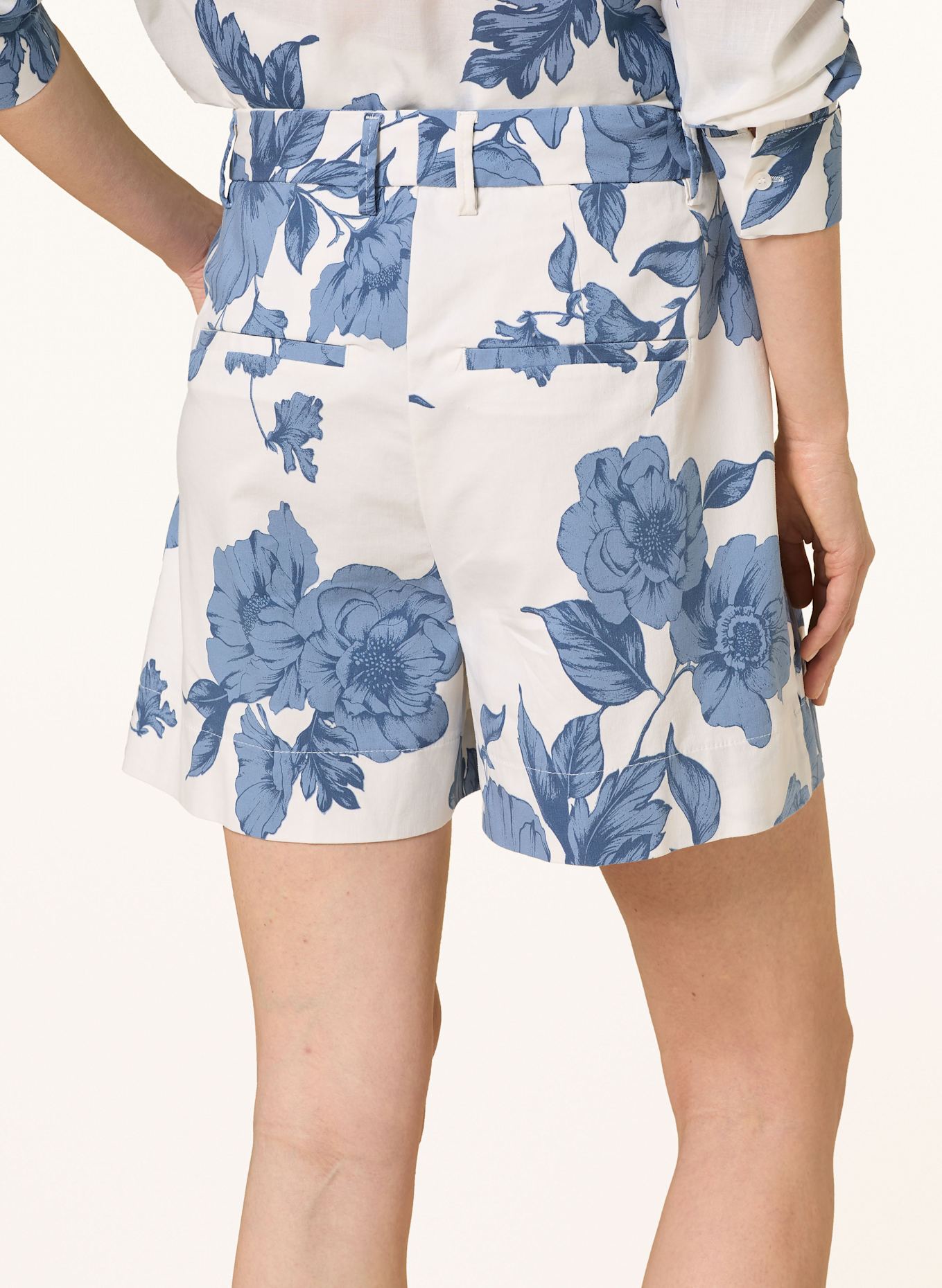 oui Shorts: WEISS/ BLAU/ DUNKELBLAU