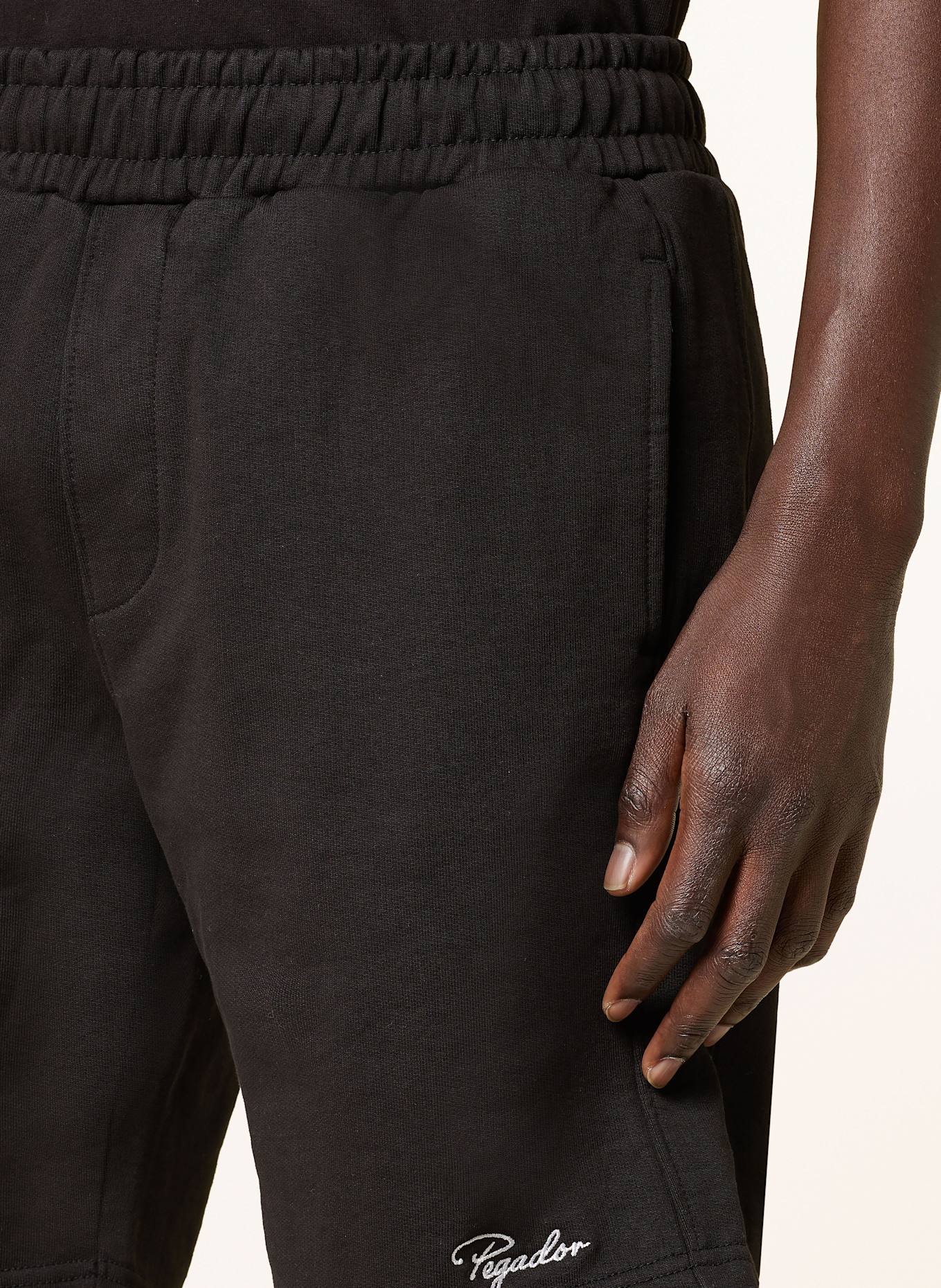 PEGADOR Šortky z mikinové látky SIGNAR: ČERNÁ