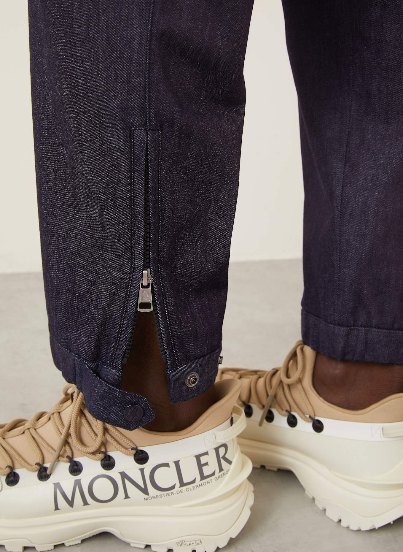 MONCLER Jeanshose im Jogging-Stil Slim Fit: 77A BLUE DENIM
