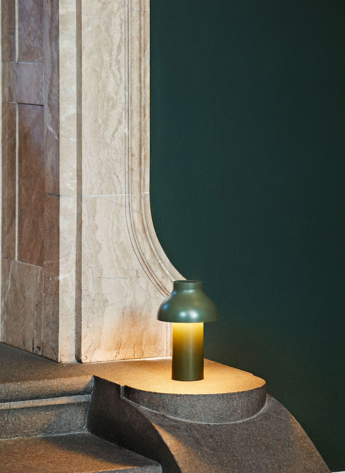 HAY Tischleuchte PC PORTABLE NO.2: OLIV