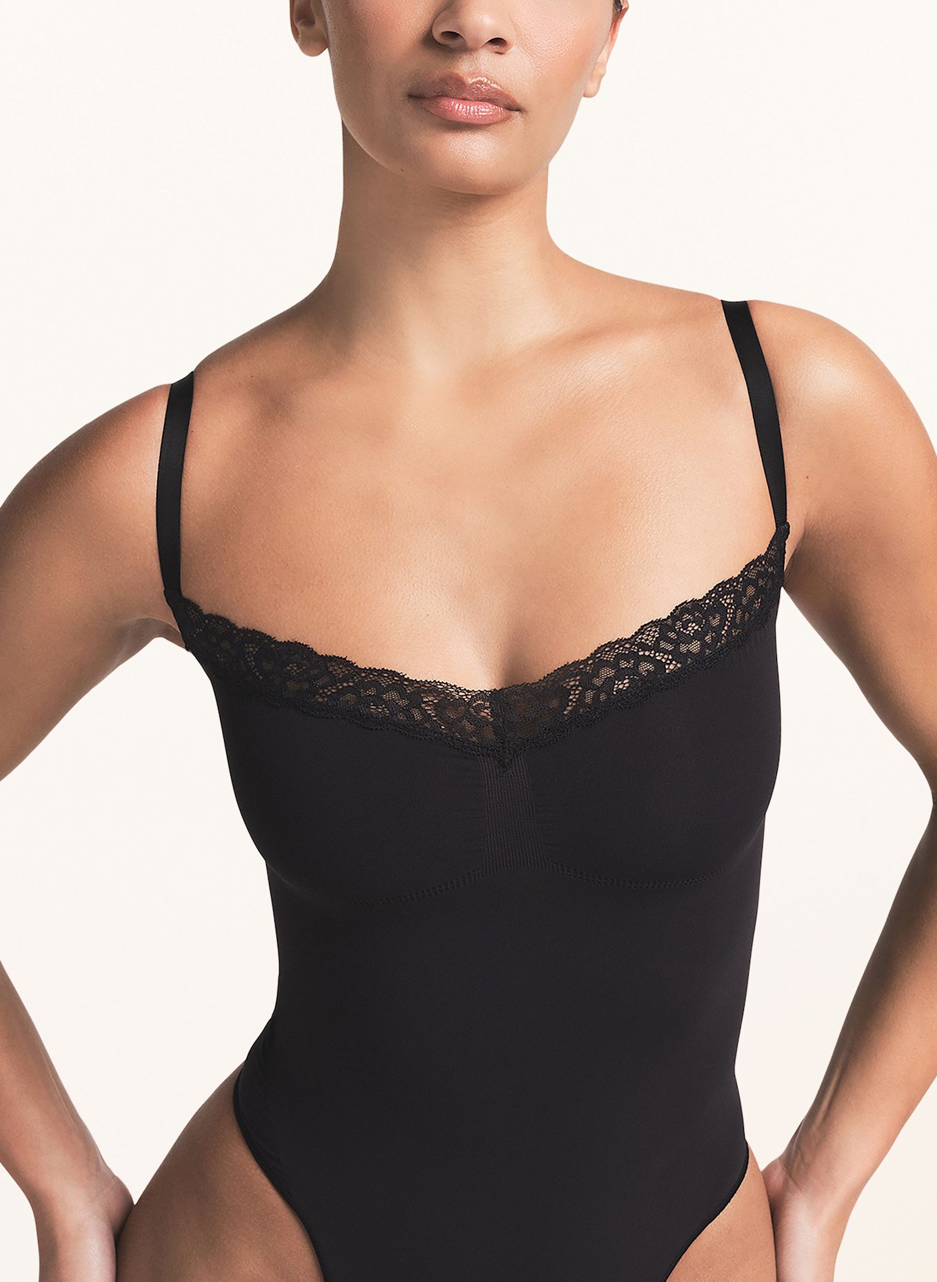 SKIMS Body sculptant SEAMLESS SCULPT LACE THONG BODYSUIT: NOIR