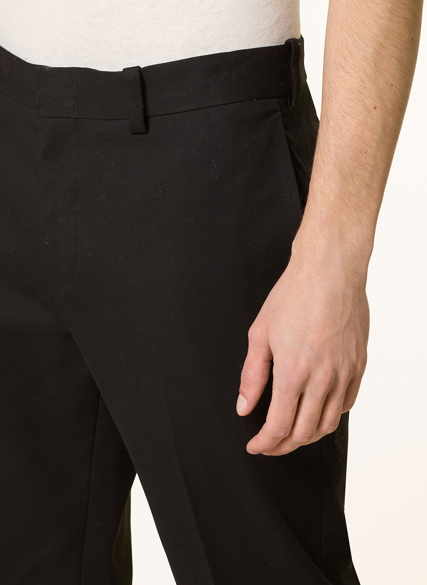 COS Chinos slim fit: BLACK