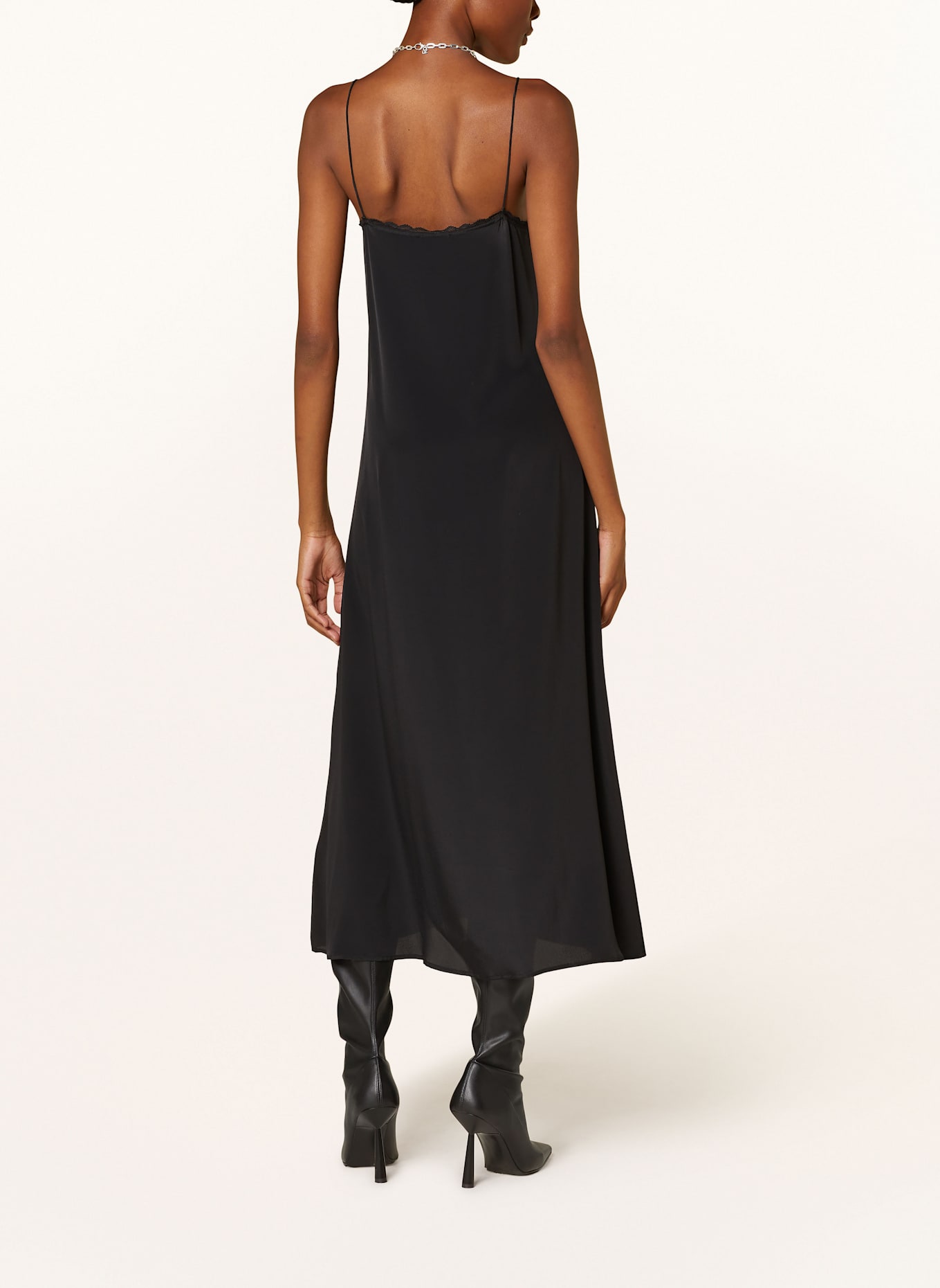 RIANI Kleid mit Seide und Spitze: SCHWARZ