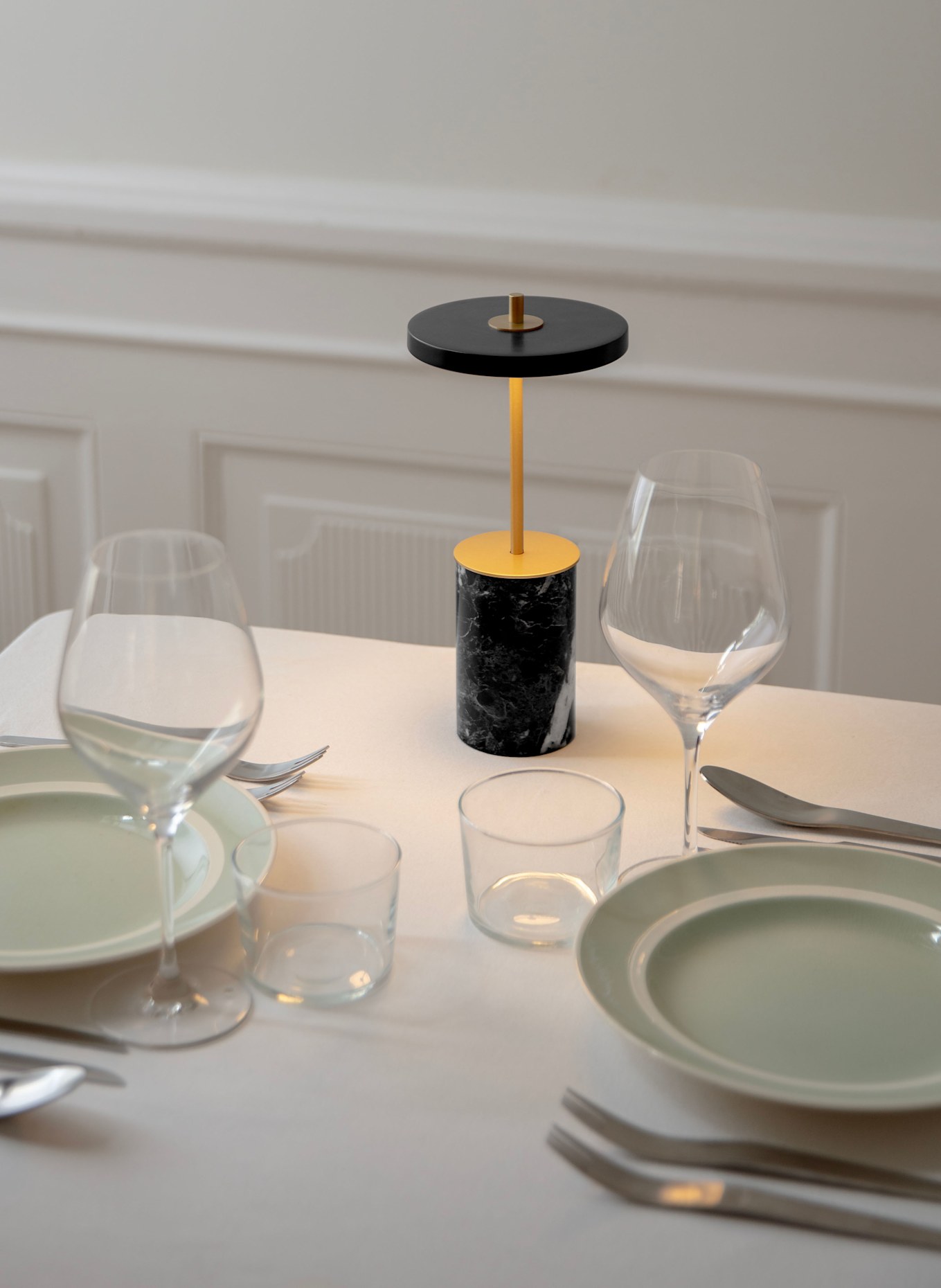 UMAGE Tischleuchte ASTERIA MOVE MINI: SCHWARZ