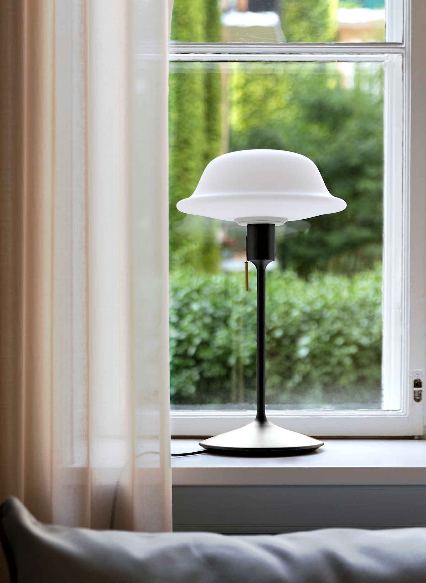 UMAGE Tischleuchte BUTLER: BLACK