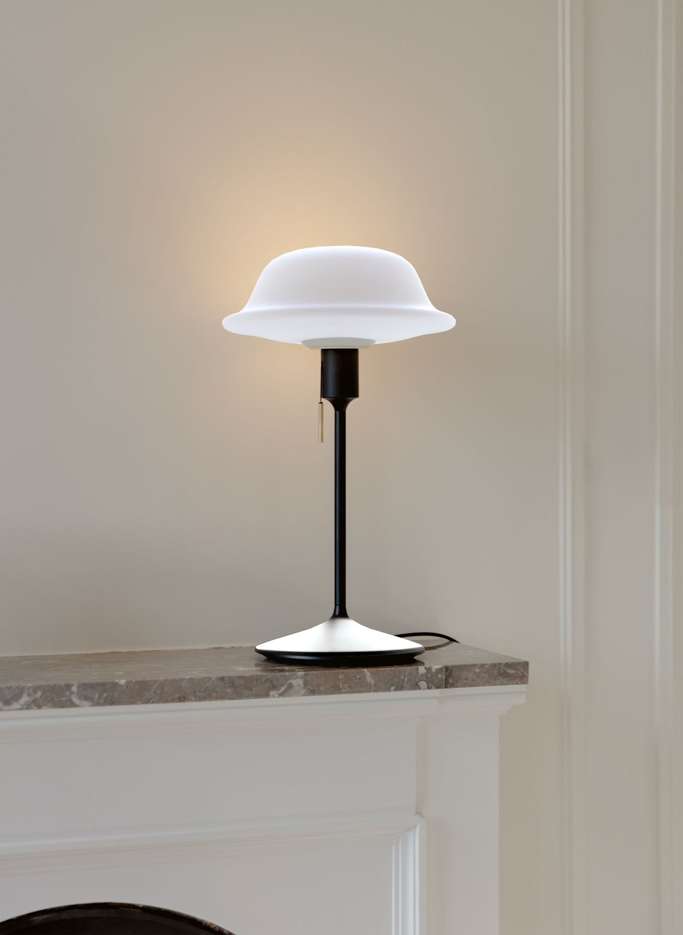 UMAGE Tischleuchte BUTLER: BLACK