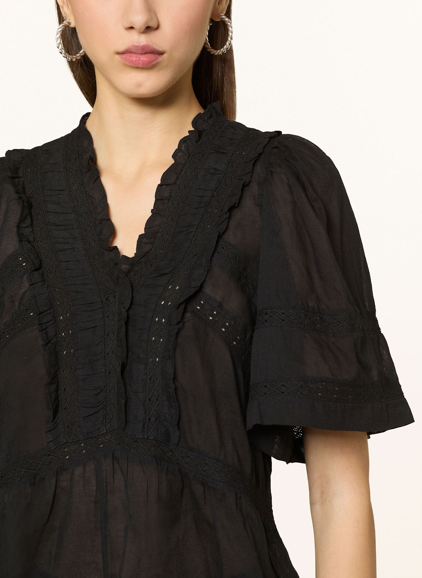 NEO NOIR Blusenshirt EVIENNE mit Rüschen: SCHWARZ