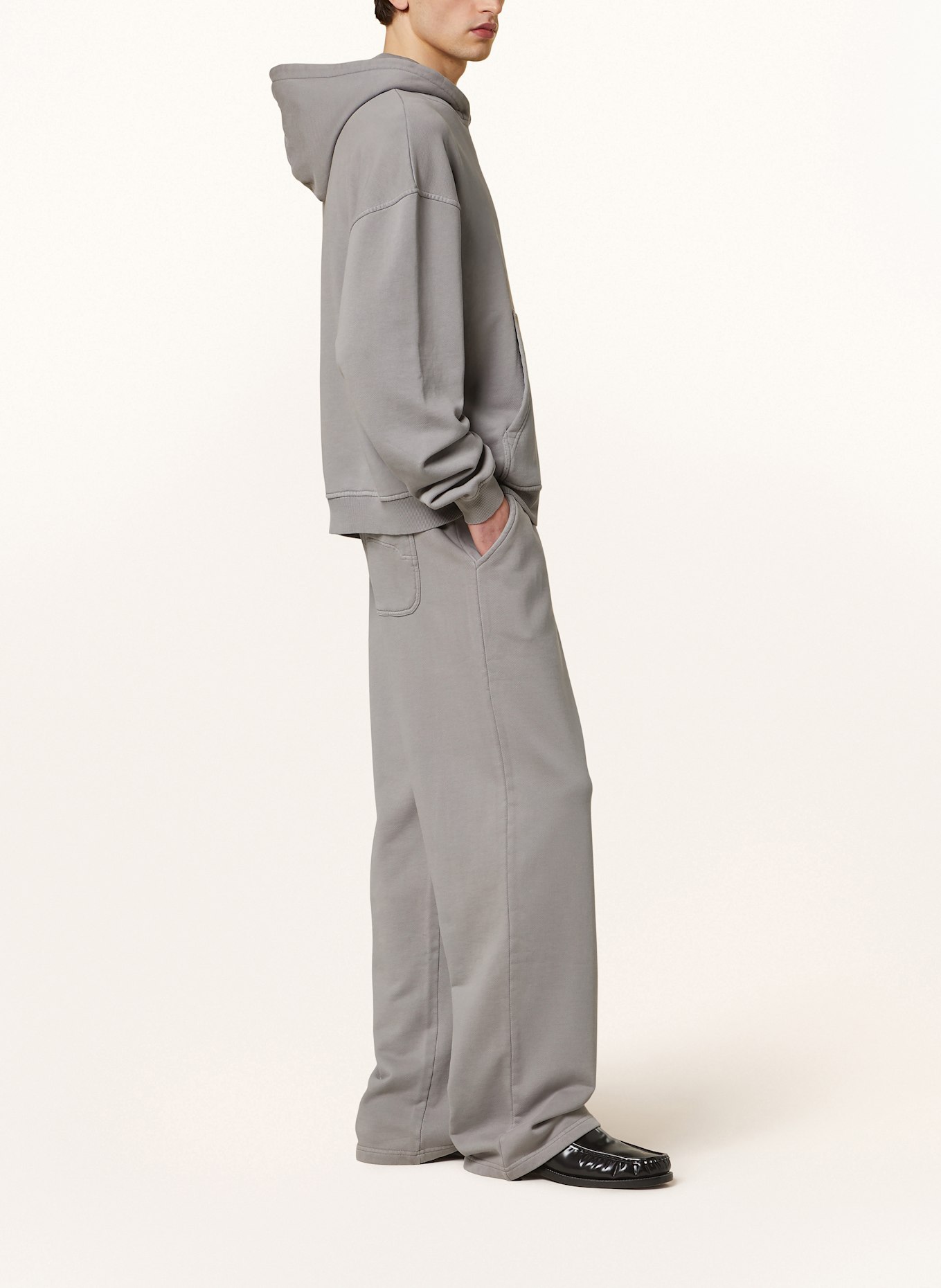 RETERNITY Tepláky SIGNE: ŠEDÁ