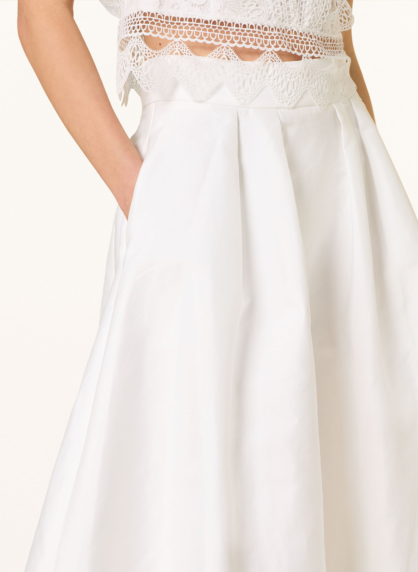 APART Satin skirt: WHITE