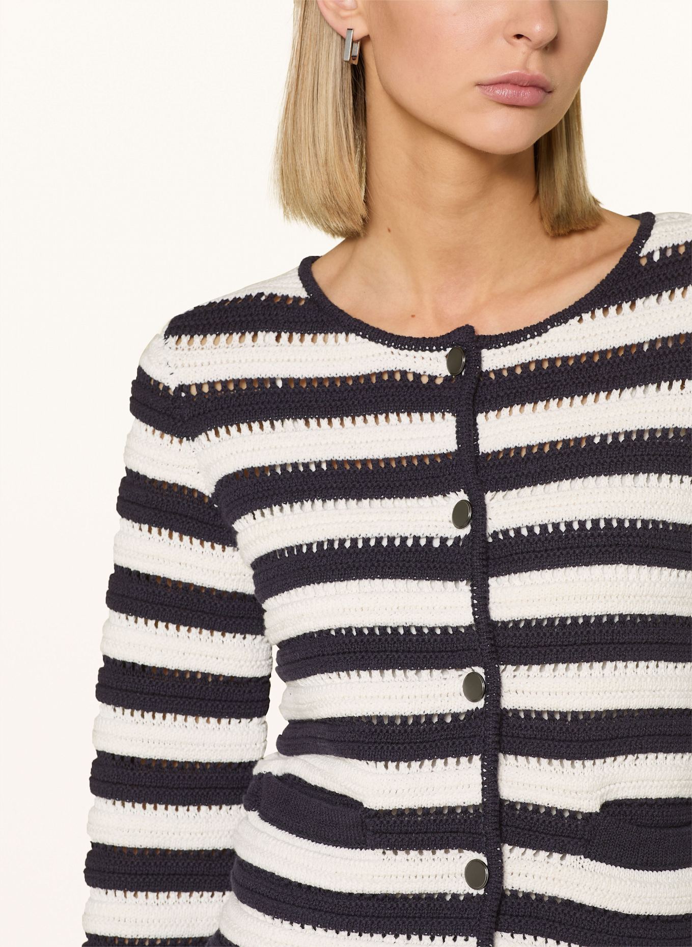 comma Cropped-Strickjacke: WEISS / DUNKELBLAU