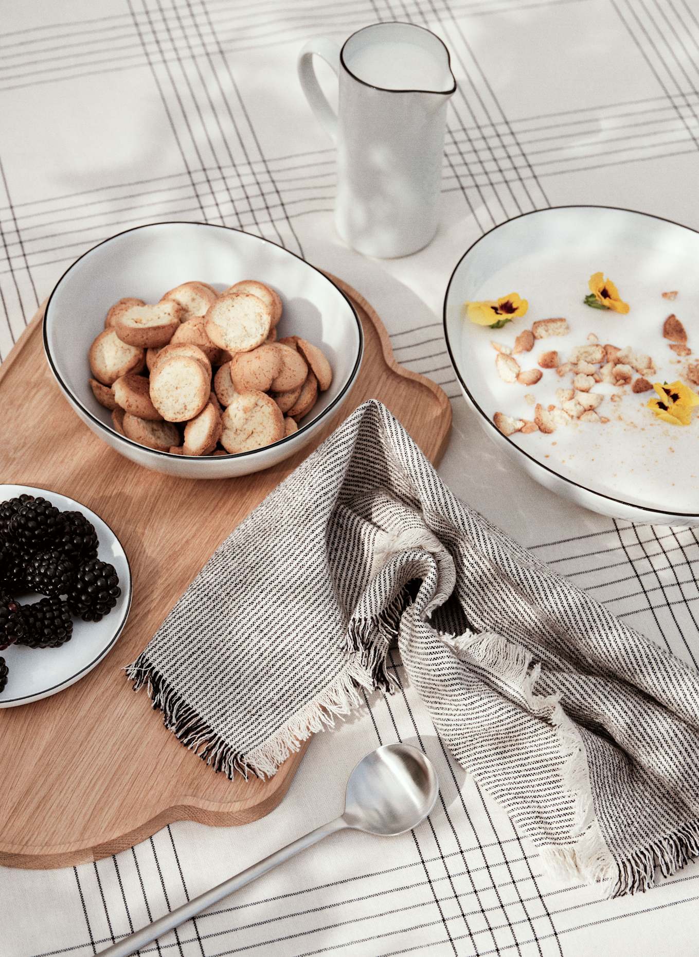 BROSTE COPENHAGEN Tischdecke ALICE: SCHWARZ / CREME