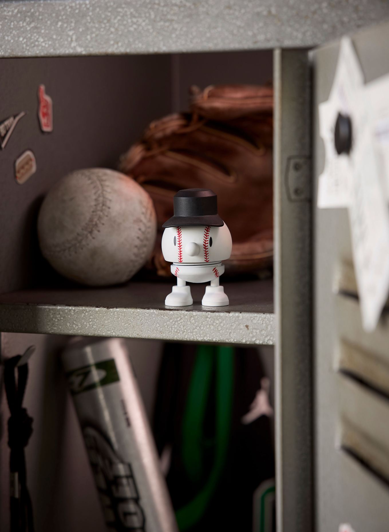 Hoptimist Figurka dekoracyjna BASEBALL BUMBLE SMALL: BIAŁY / CZARNY