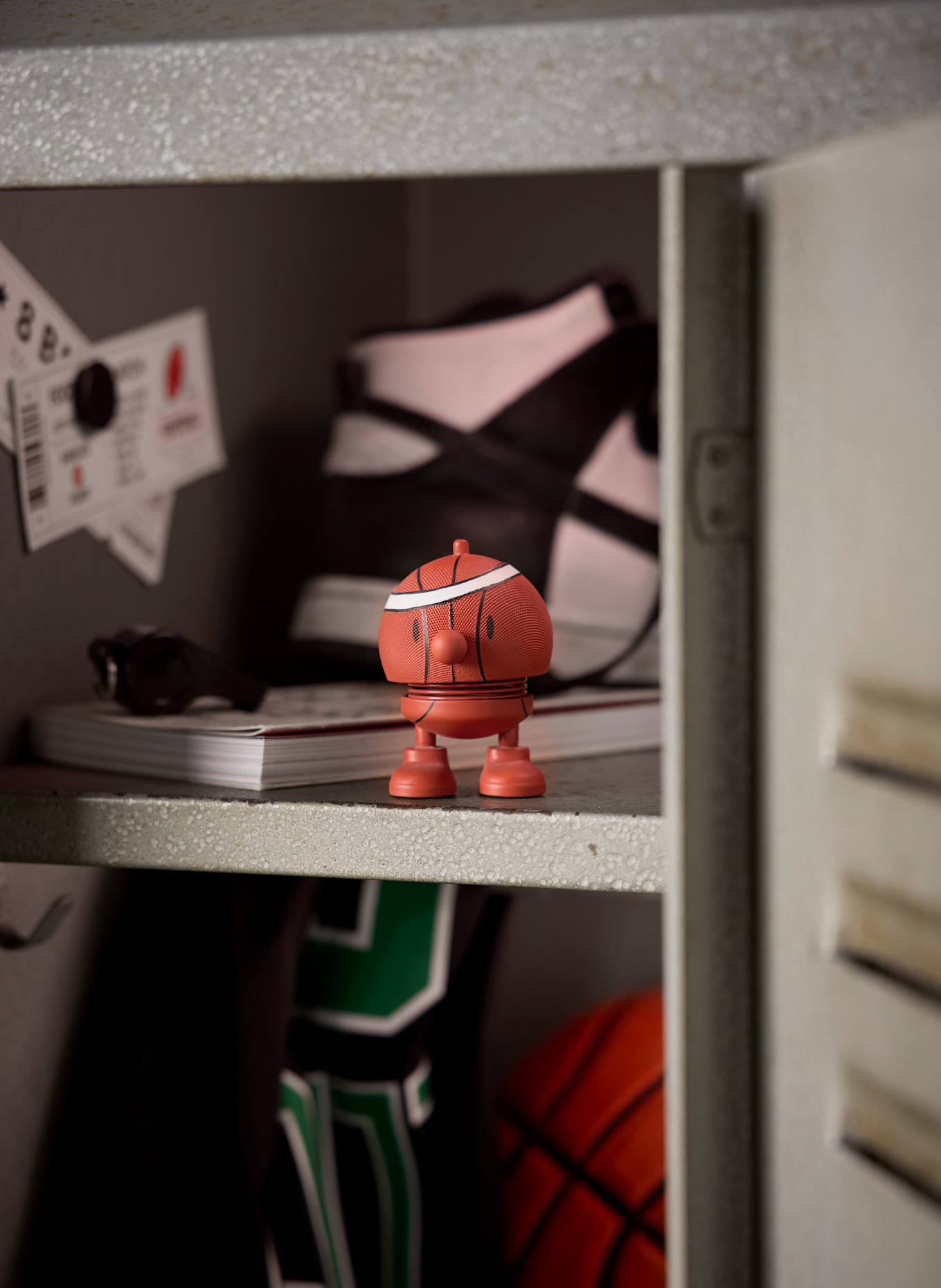 Hoptimist Figurka dekoracyjna BASKETBALL BUMBLE SMALL: POMARAŃCZOWY