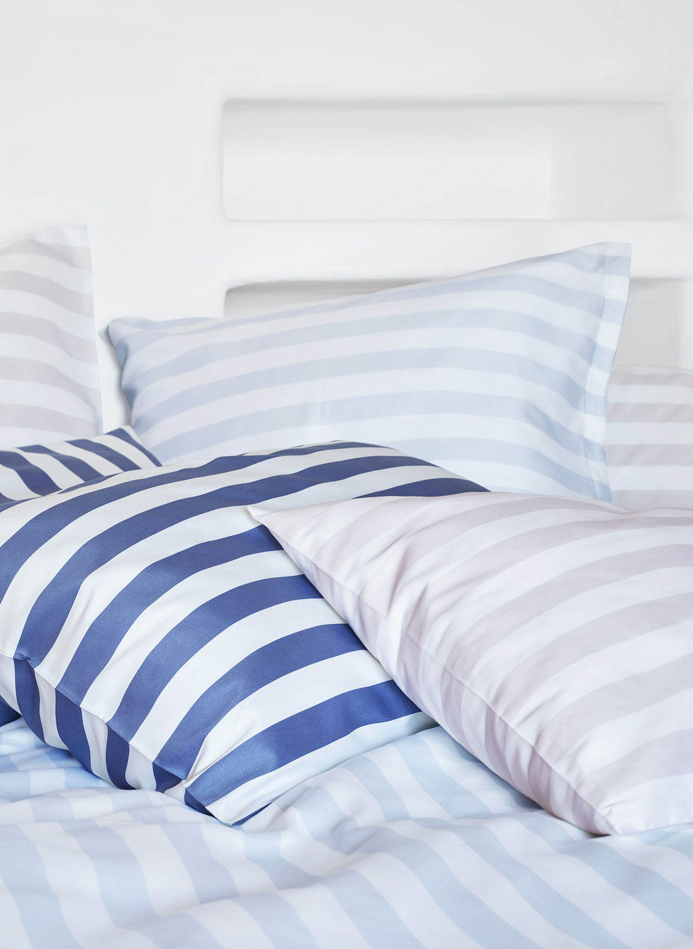 SCHLOSSBERG Bettbezug ARIS: HELLBLAU / WEISS