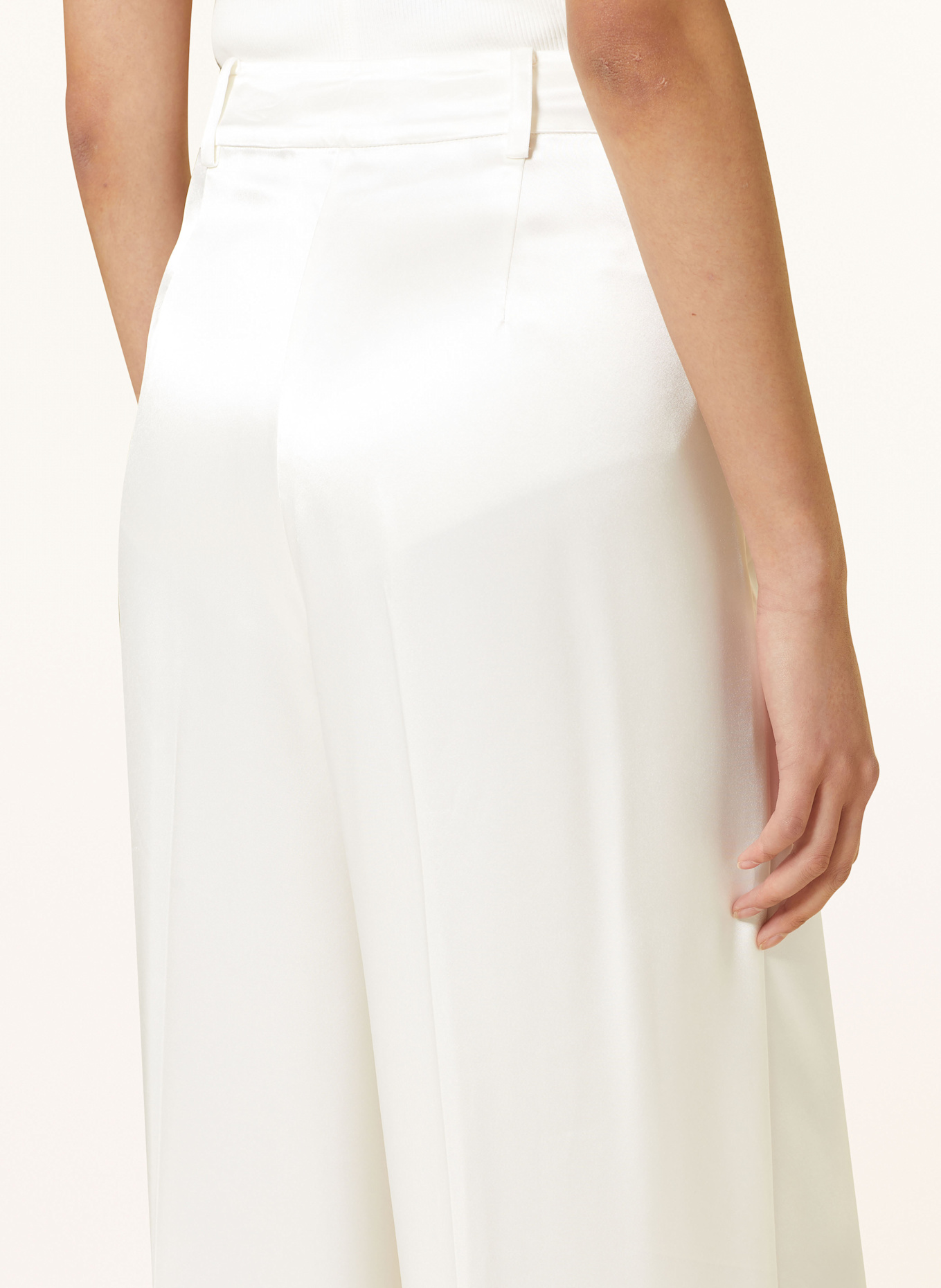 ba&sh Marlenehose GODART aus Satin: ECRU