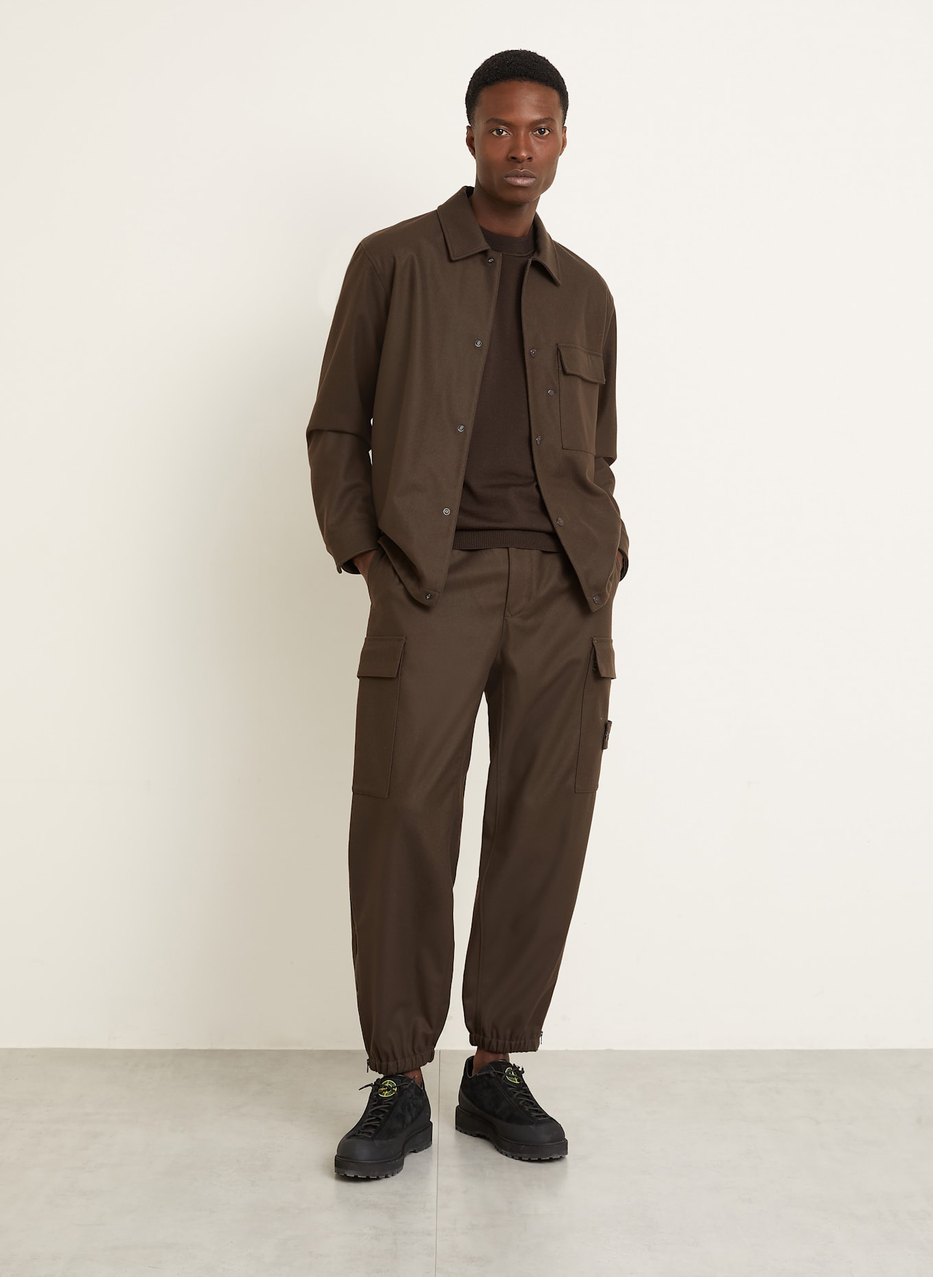 STONE ISLAND Cargohose GHOST aus Flanell: DUNKELBRAUN