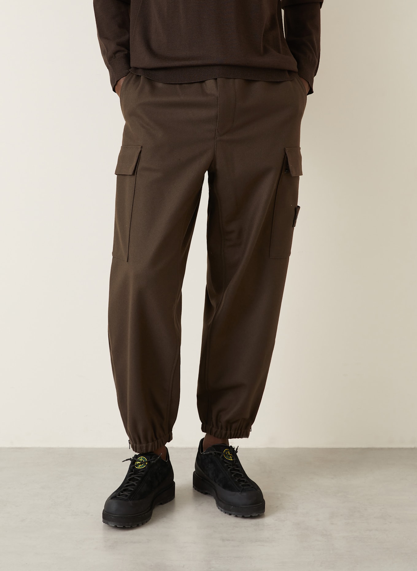 STONE ISLAND Cargohose GHOST aus Flanell: DUNKELBRAUN