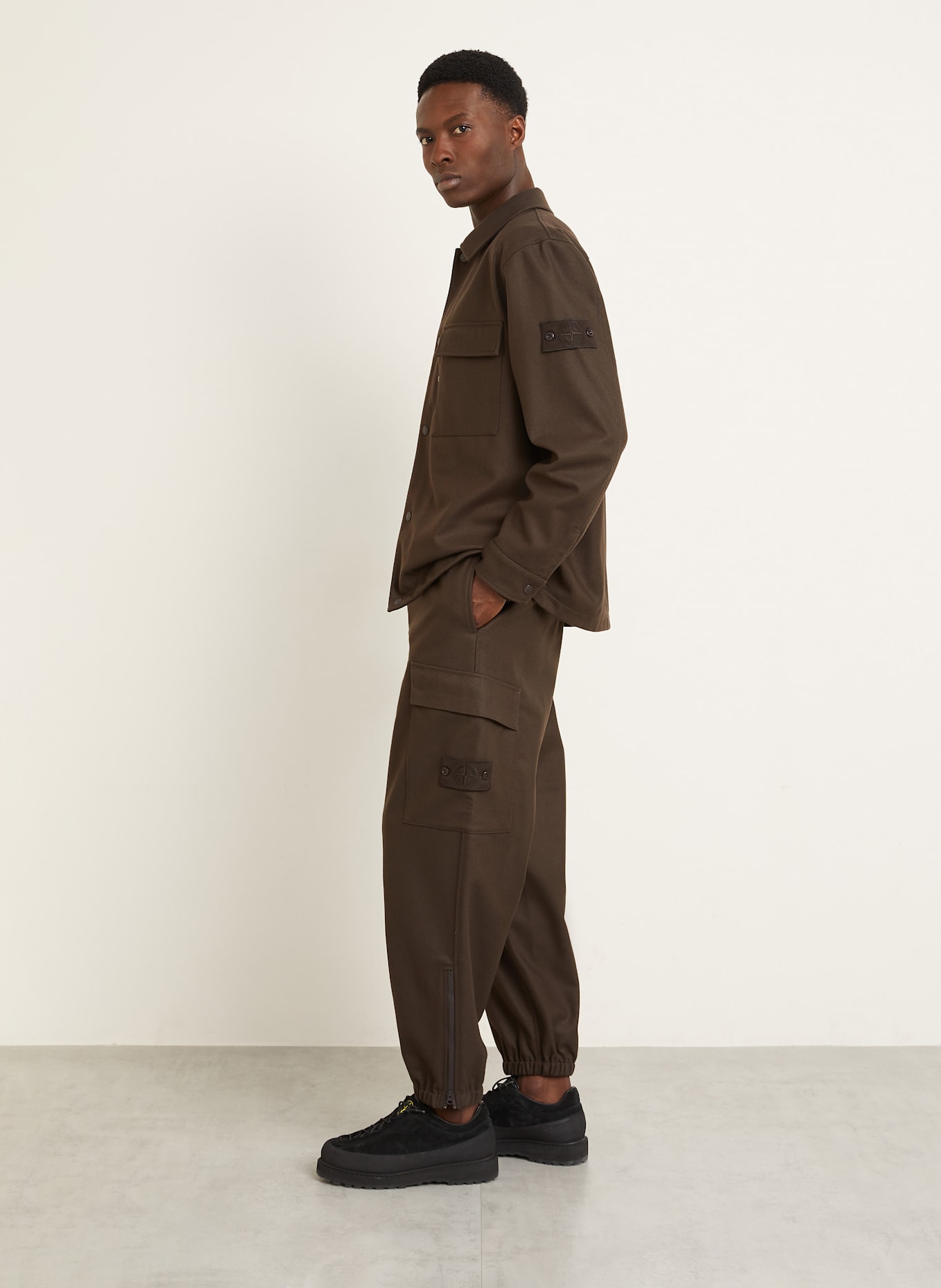 STONE ISLAND Cargohose GHOST aus Flanell: DUNKELBRAUN