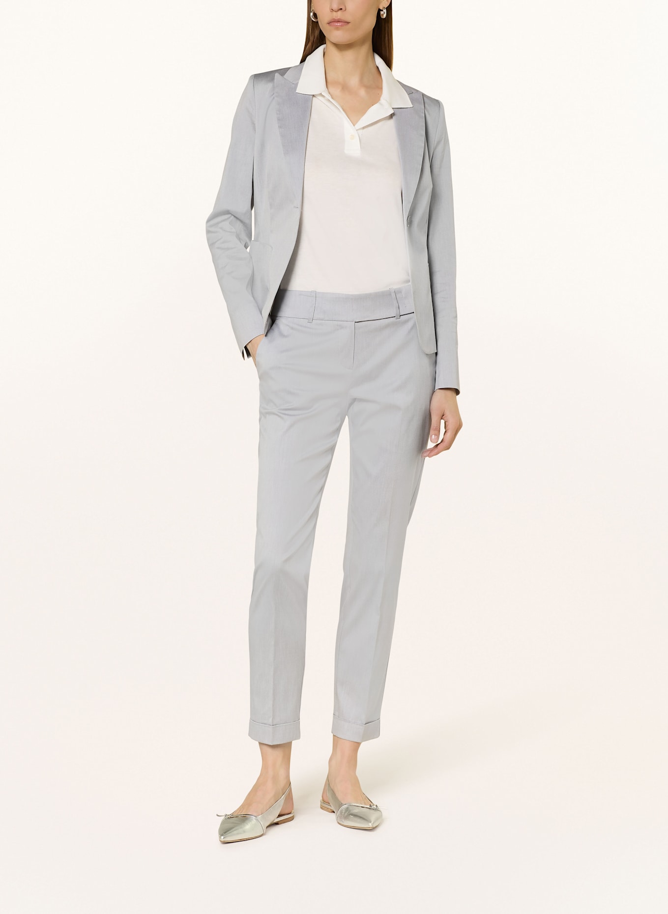 windsor. Pantaloni: GRI DESCHIS