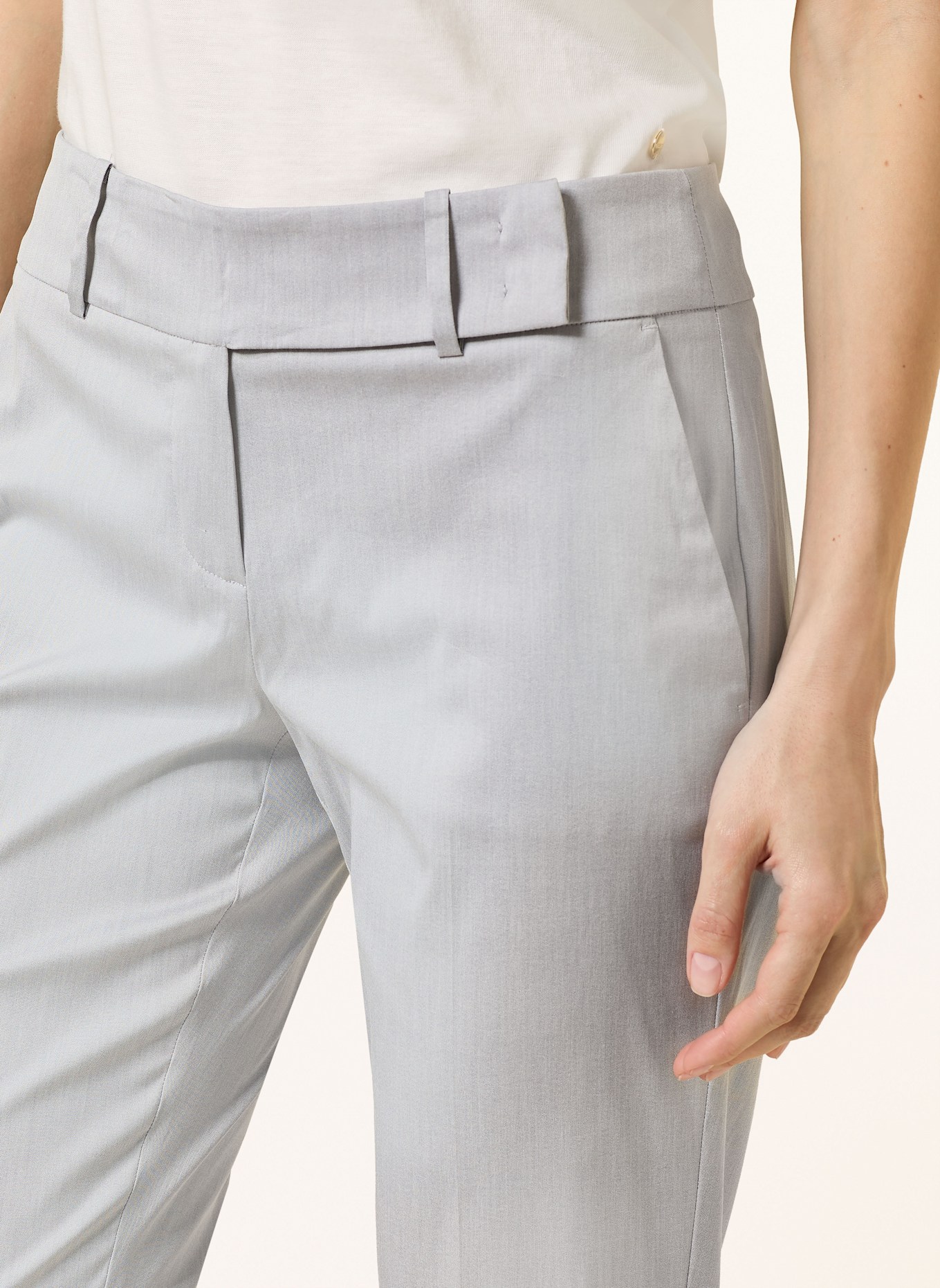 windsor. Pantaloni: GRI DESCHIS