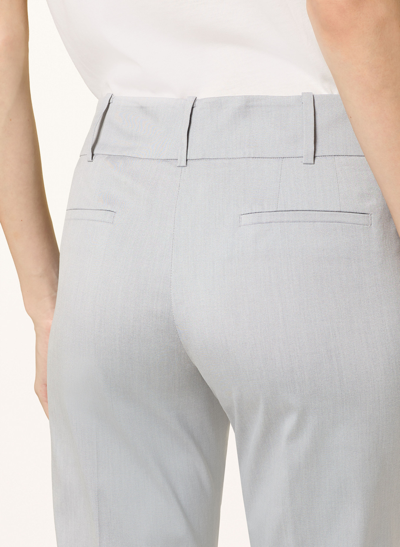 windsor. Pantaloni: GRI DESCHIS
