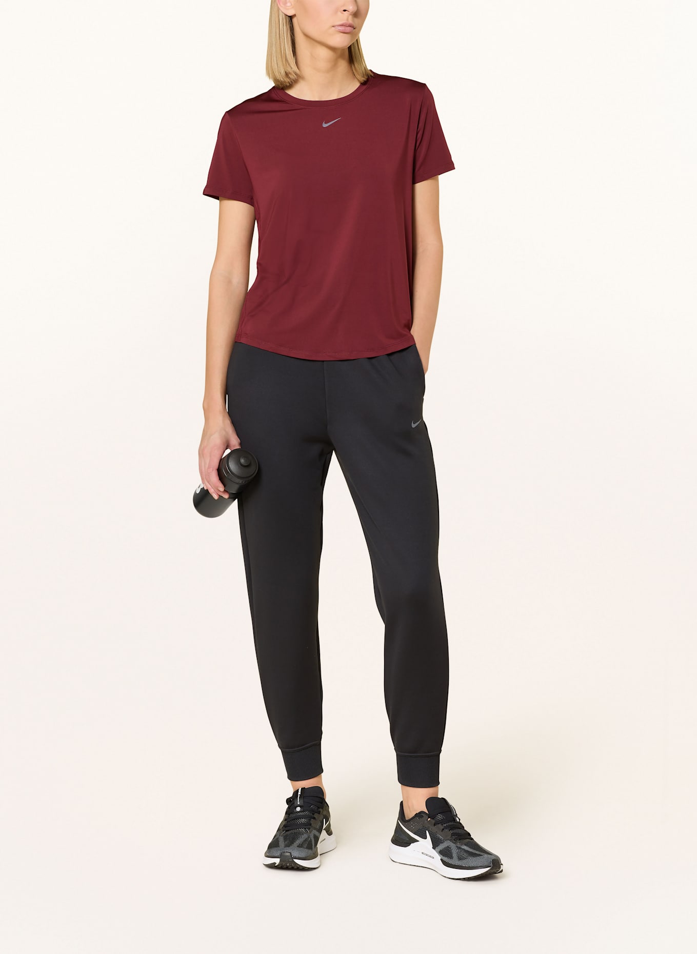 Nike T-Shirt ONE CLASSIC: DUNKELROT