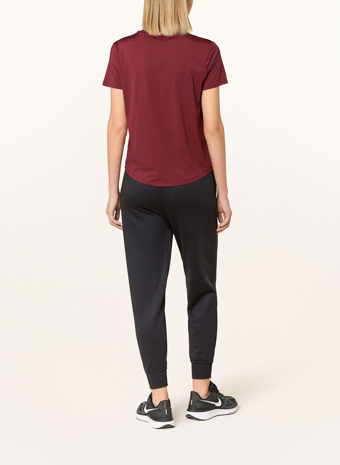 Nike T-Shirt ONE CLASSIC: DUNKELROT