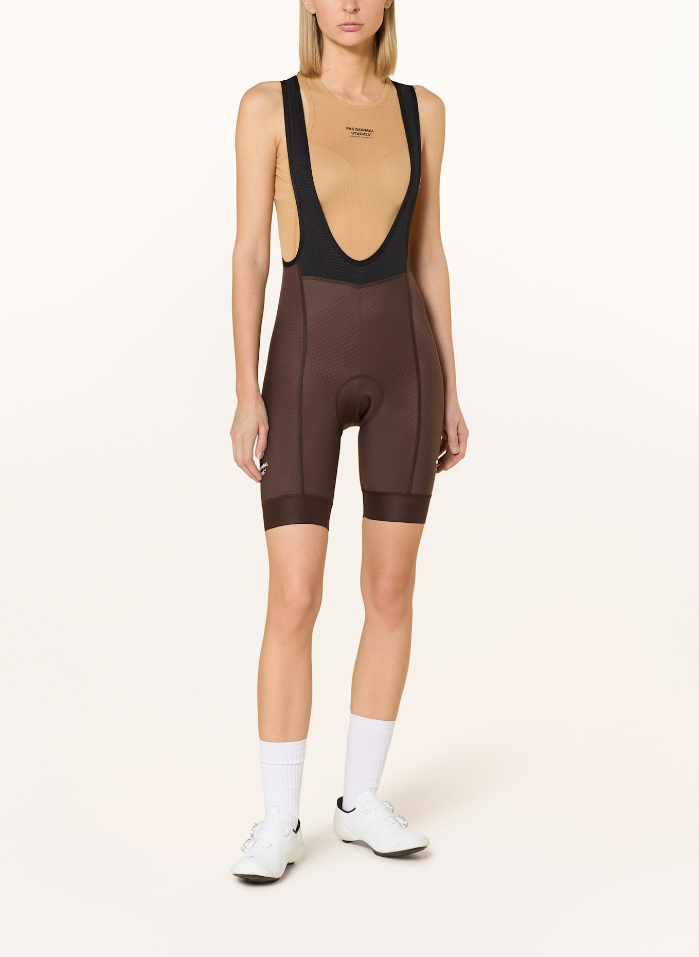 PAS NORMAL STUDIOS Radhose ESSENTIAL BIB mit Trägern und gepolstertem Einsatz: DUNKELBRAUN / SCHWARZ