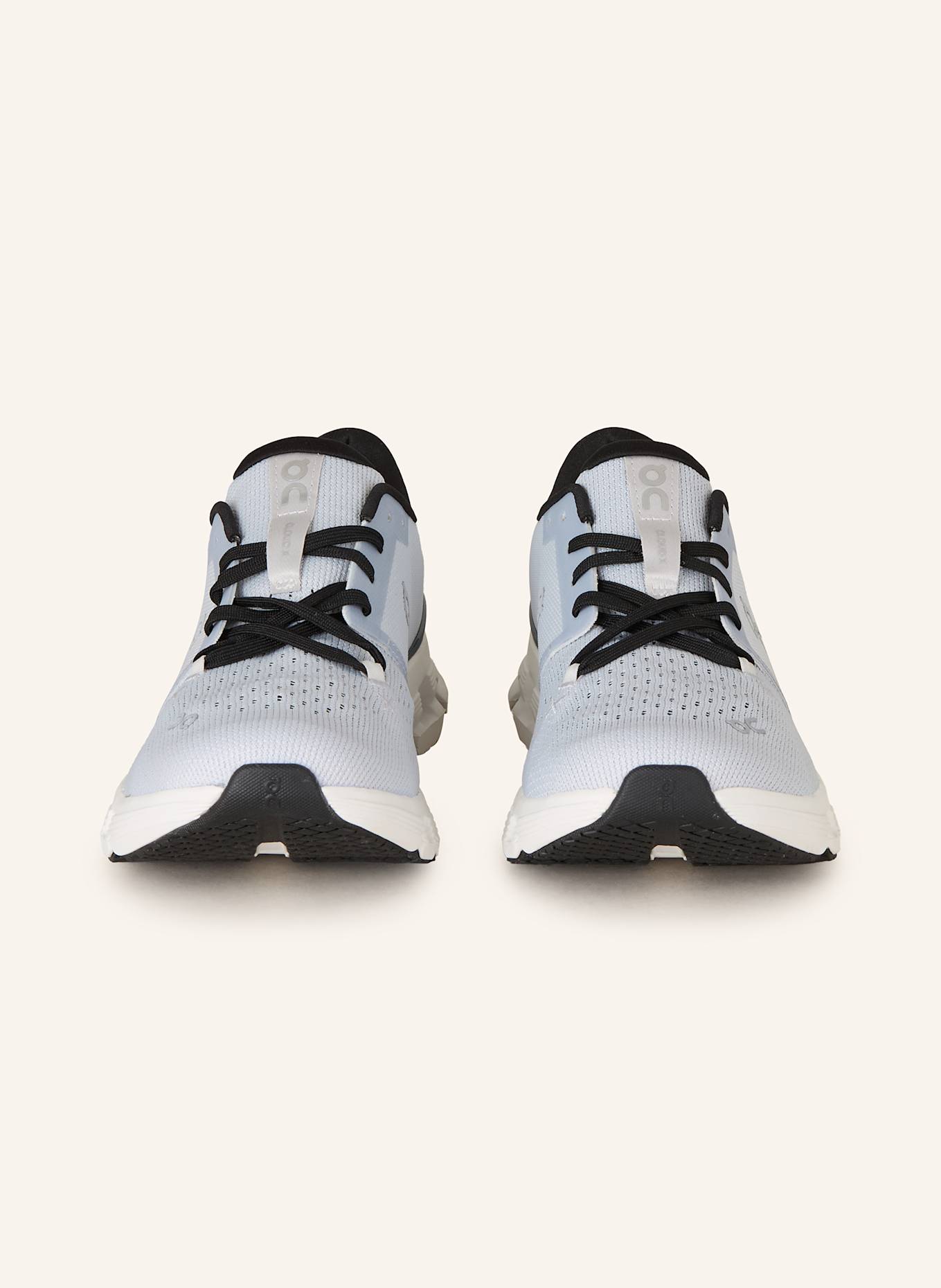 On Fitness obuv CLOUD X 4: SVĚTLE ŠEDÁ