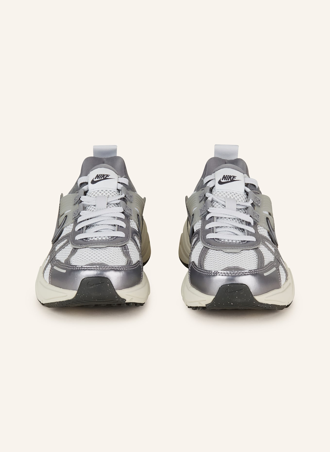 Nike Sneaker V2K RUN: GRAU/ HELLGRAU/ CREME
