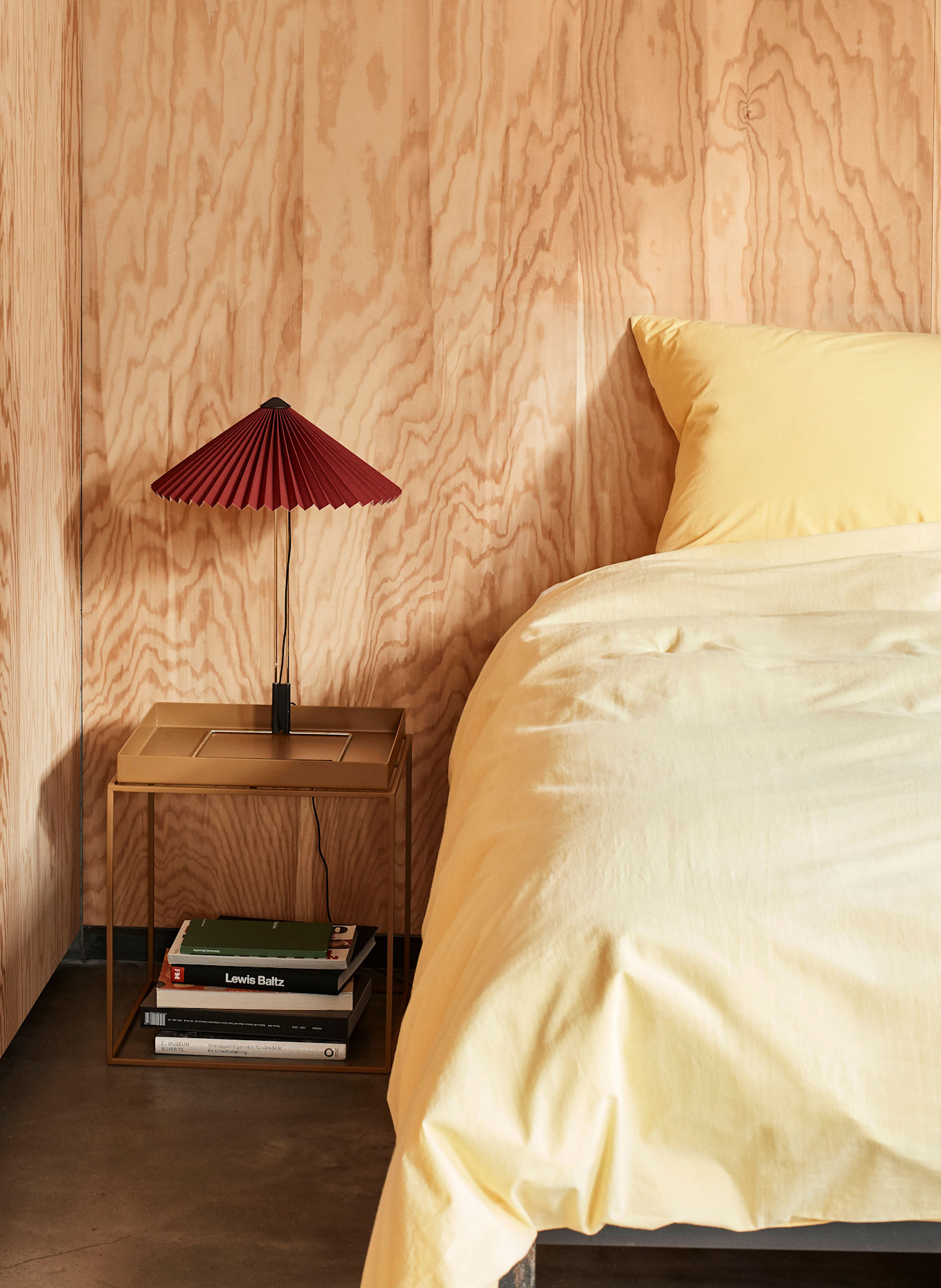 HAY Tischleuchte MATIN 380: DUNKELROT / GOLD