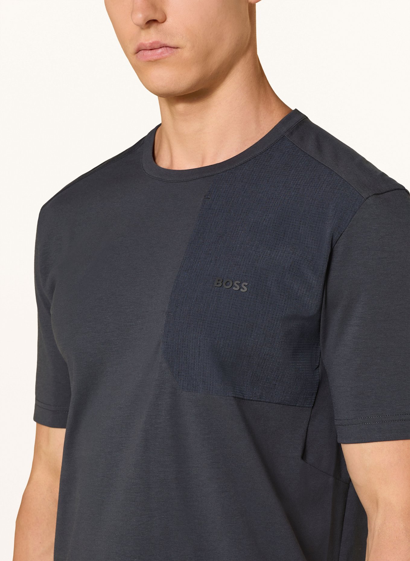 BOSS T-Shirt PKT GLAMPING im Materialmix: DUNKELGRAU