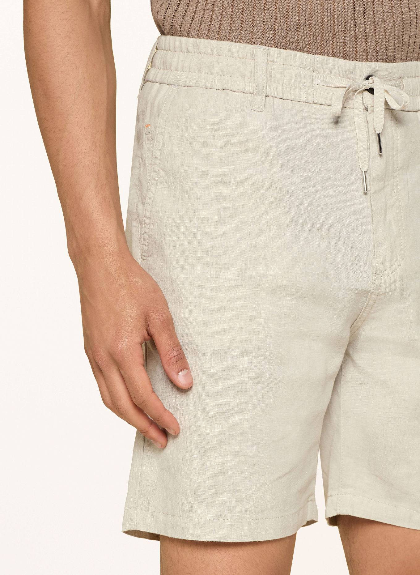 BOSS Chinoshorts Tapered Fit mit Leinen: BEIGE
