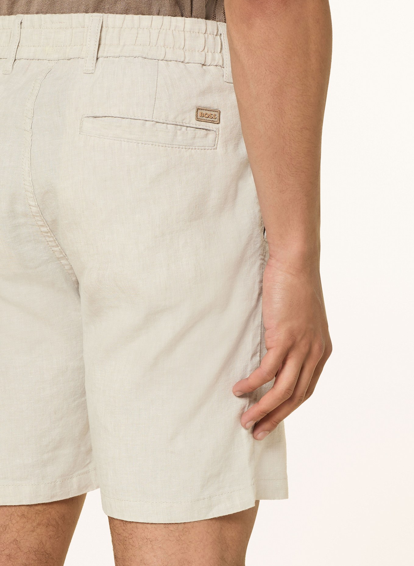 BOSS Chinoshorts Tapered Fit mit Leinen: BEIGE
