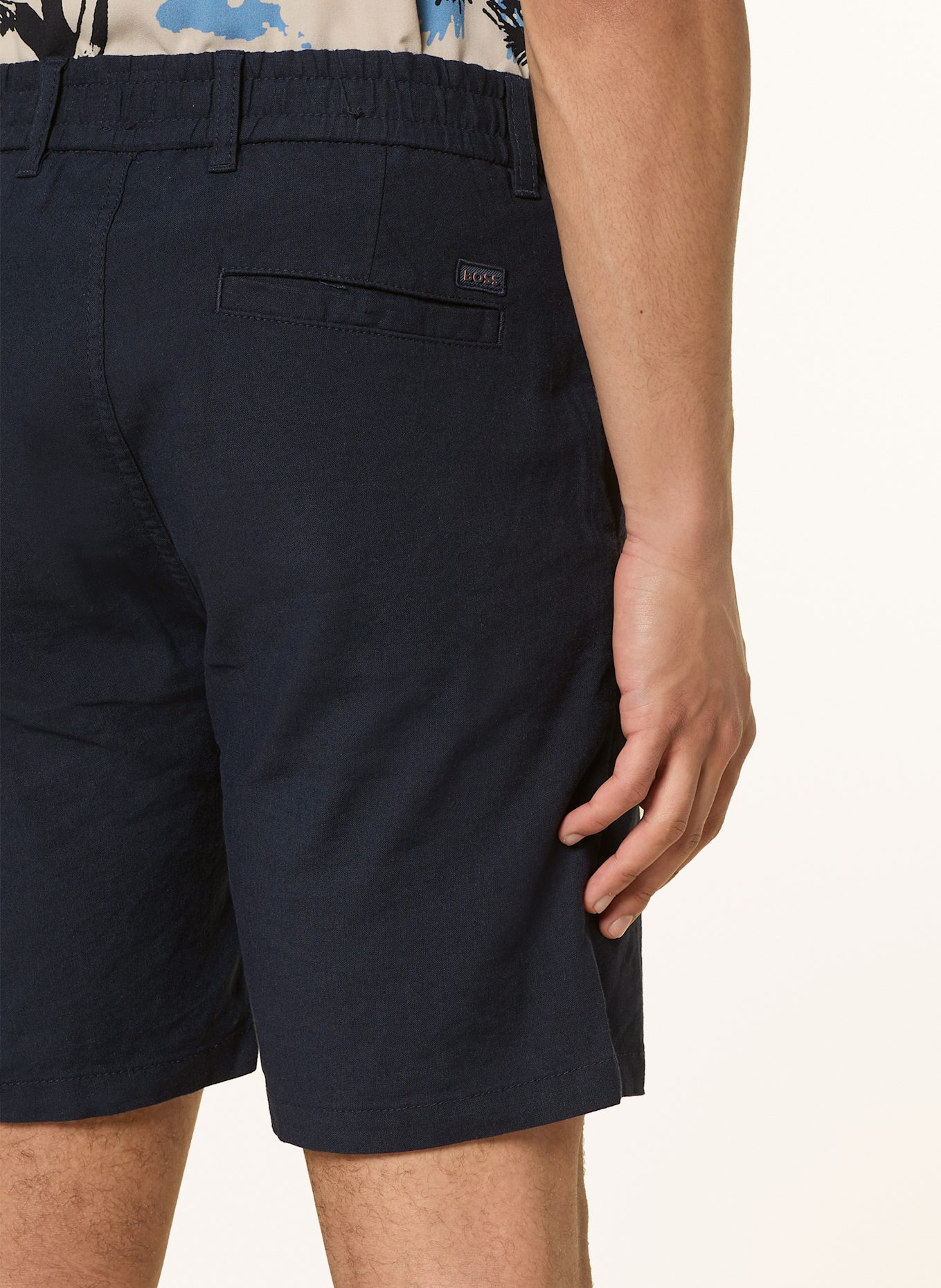 BOSS Chinoshorts Tapered Fit mit Leinen: DUNKELBLAU