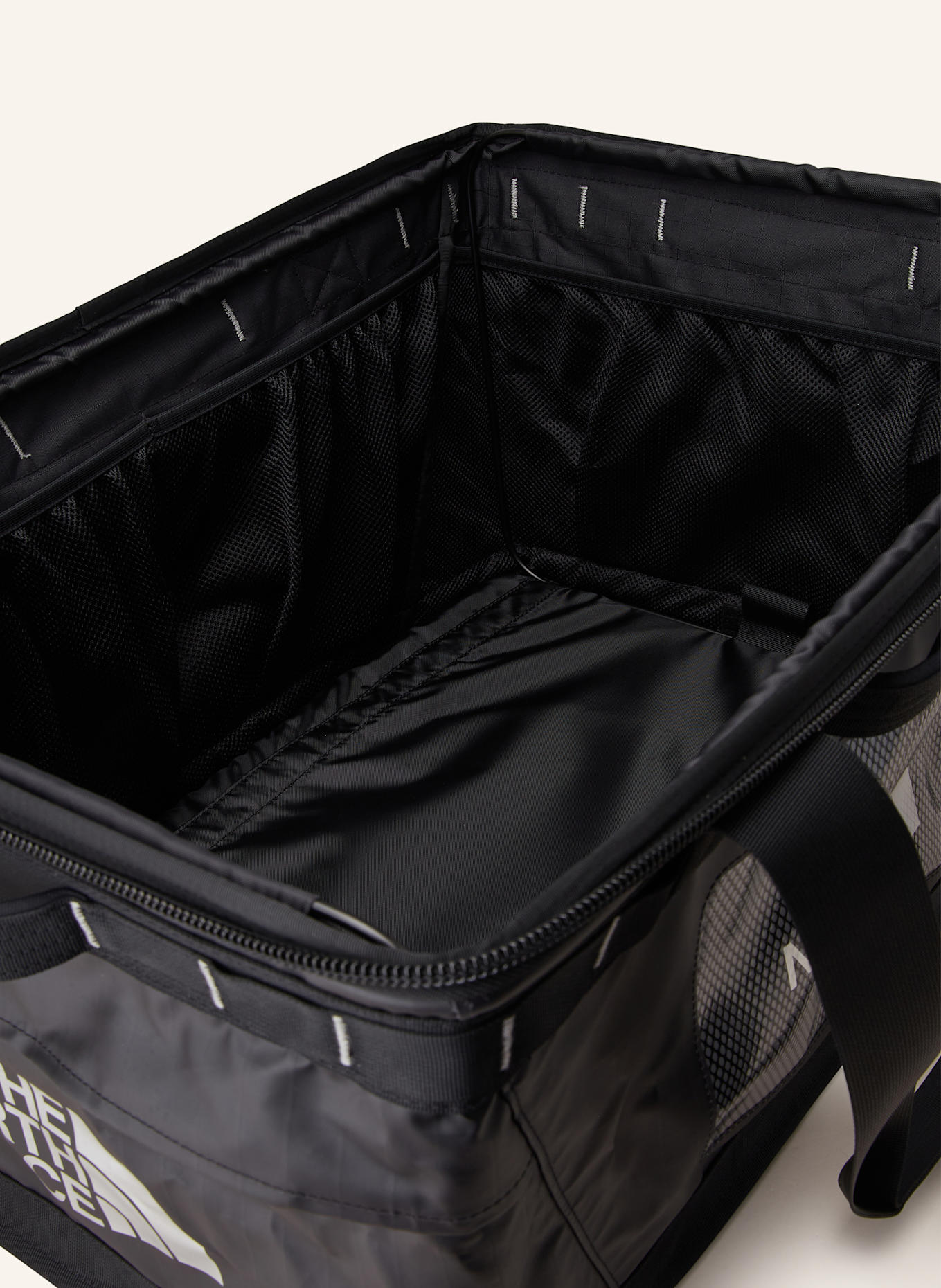 THE NORTH FACE Reisetasche BASE CAMP GEAR BOX M 65 l: SCHWARZ