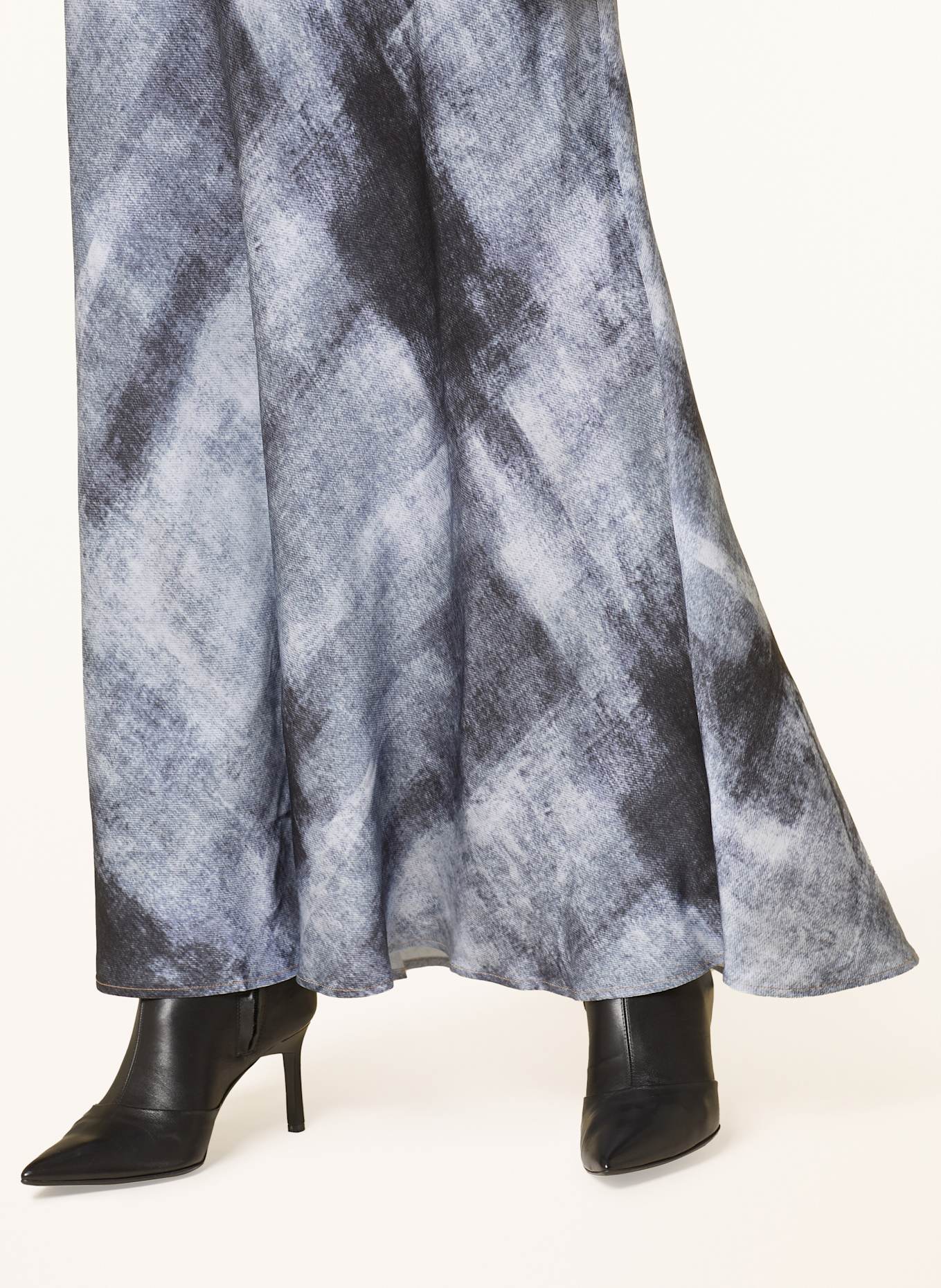 GESTUZ Jupe en satin AREENGZ: BLEU GRIS / BLEU FONCÉ