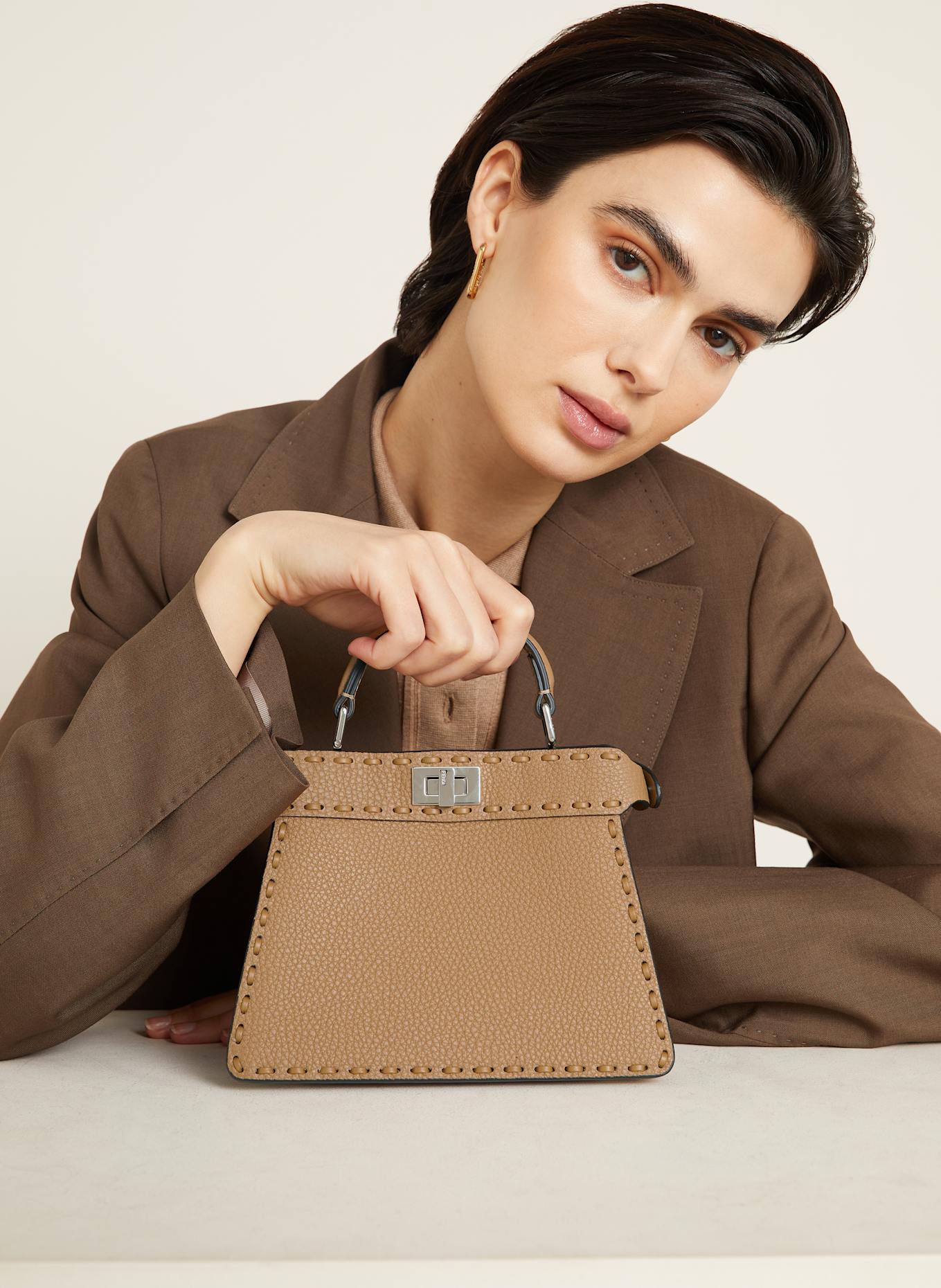 FENDI Handtasche PEEKABOO ISEEU: CAMEL