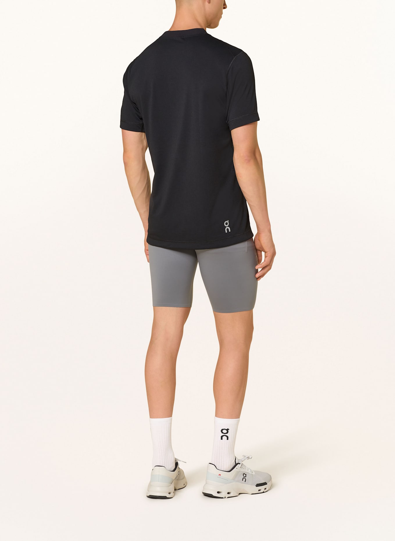 On Trainingsshorts TRAIN: GRIJS