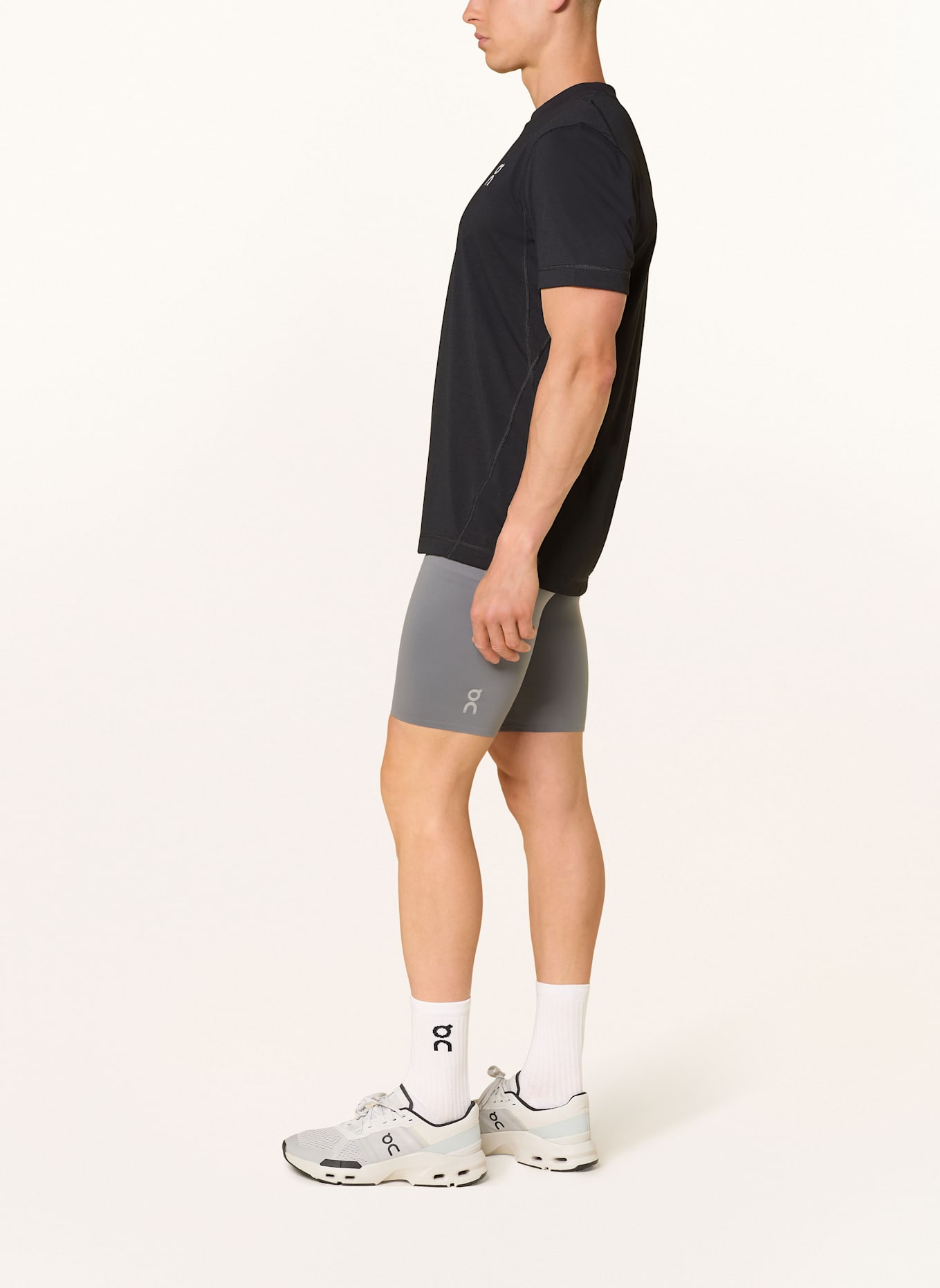 On Trainingsshorts TRAIN: GRIJS