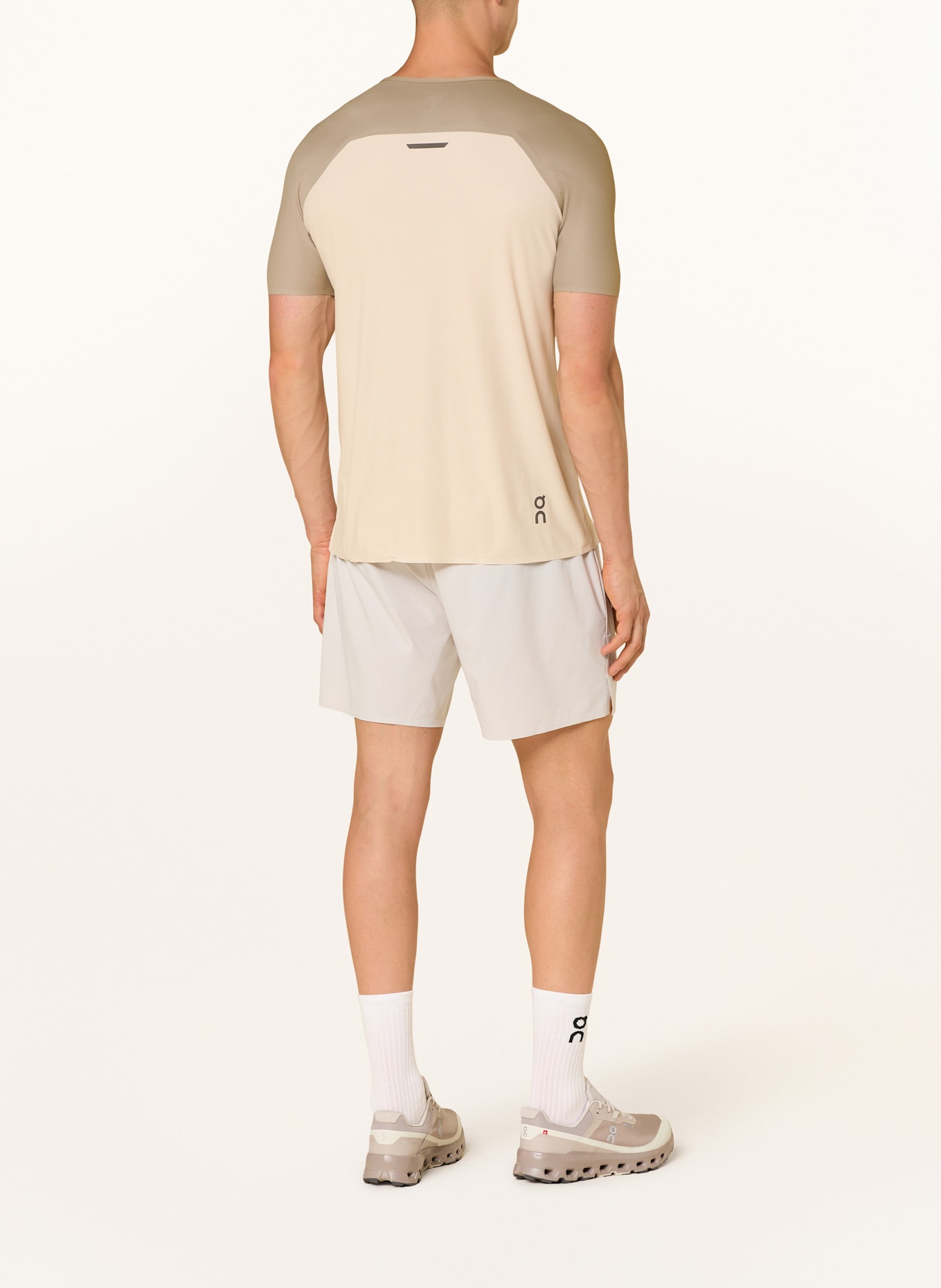 On Running shirt PERFORMANCE-T: BEIGE / CREAM