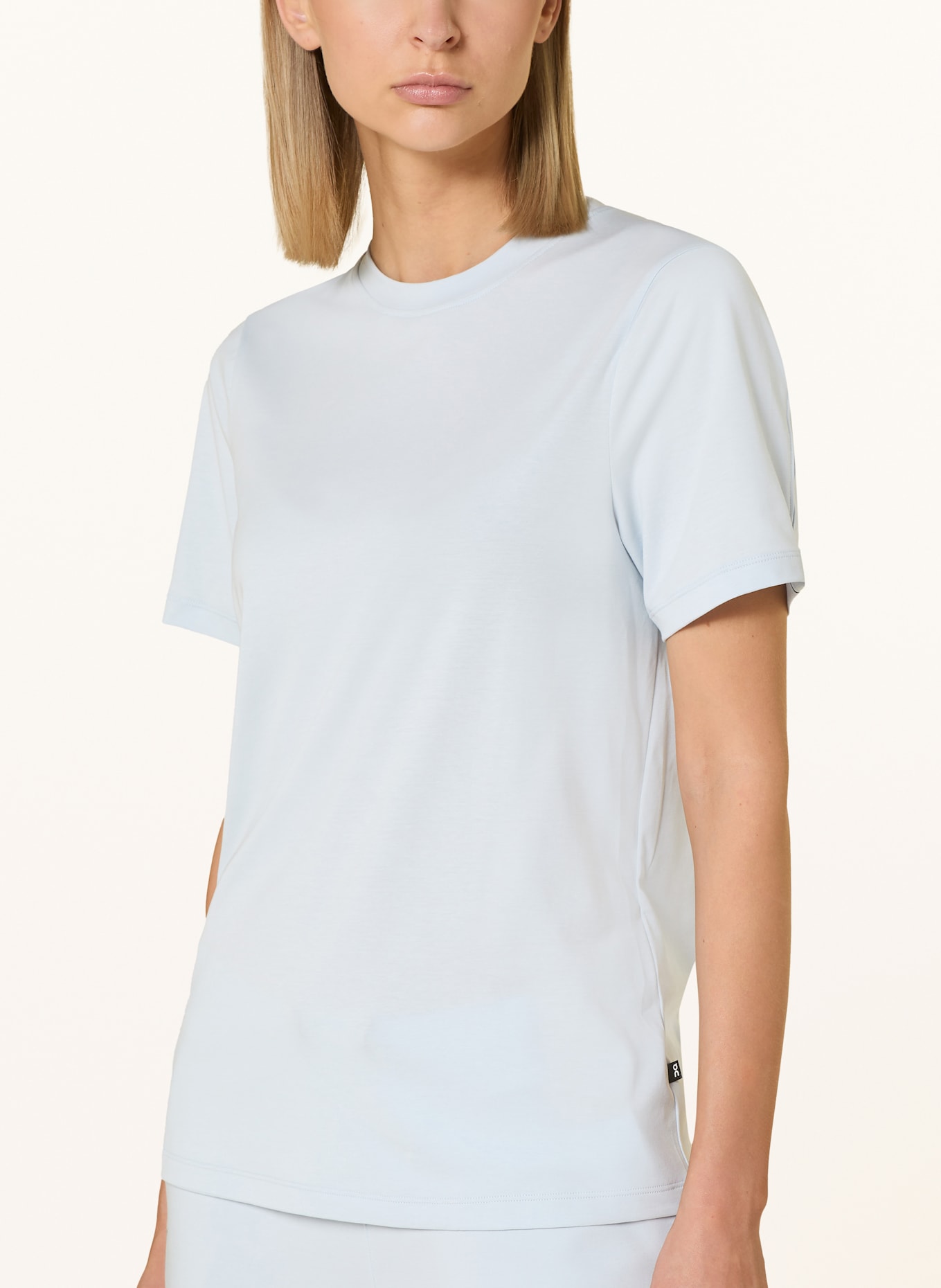 On T-Shirt FOCUS-T: HELLBLAU