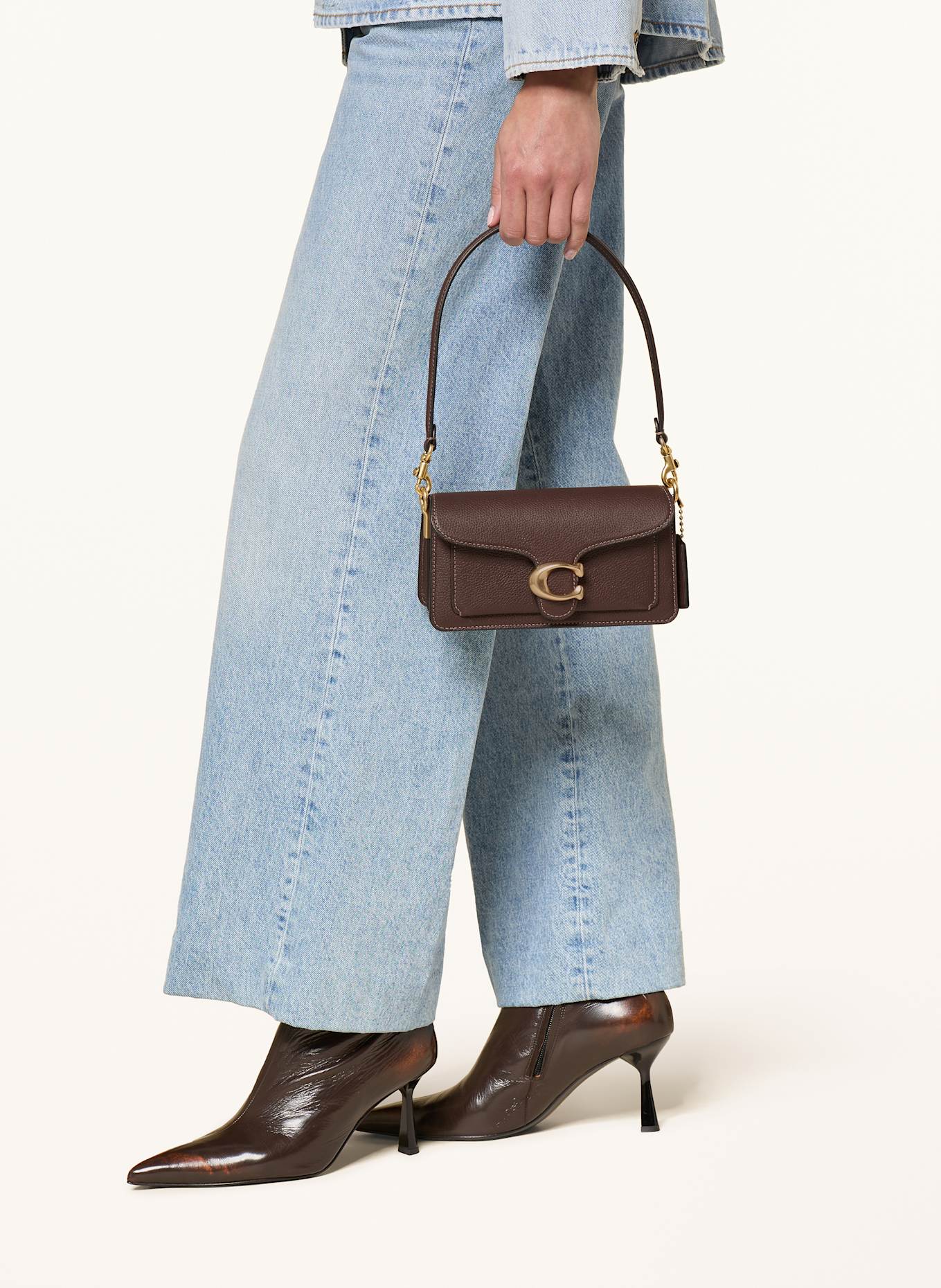 COACH Kabelka přes rameno TABBY 20: TMAVĚ HNĚDÁ