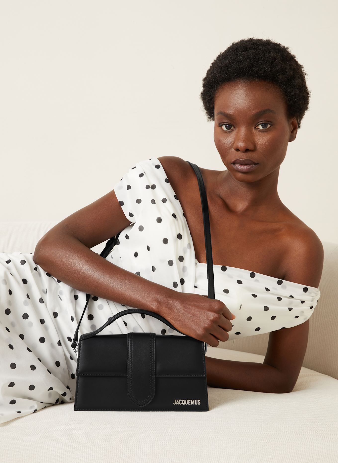 JACQUEMUS Umhängetasche LE GRAND BAMBINO: SCHWARZ