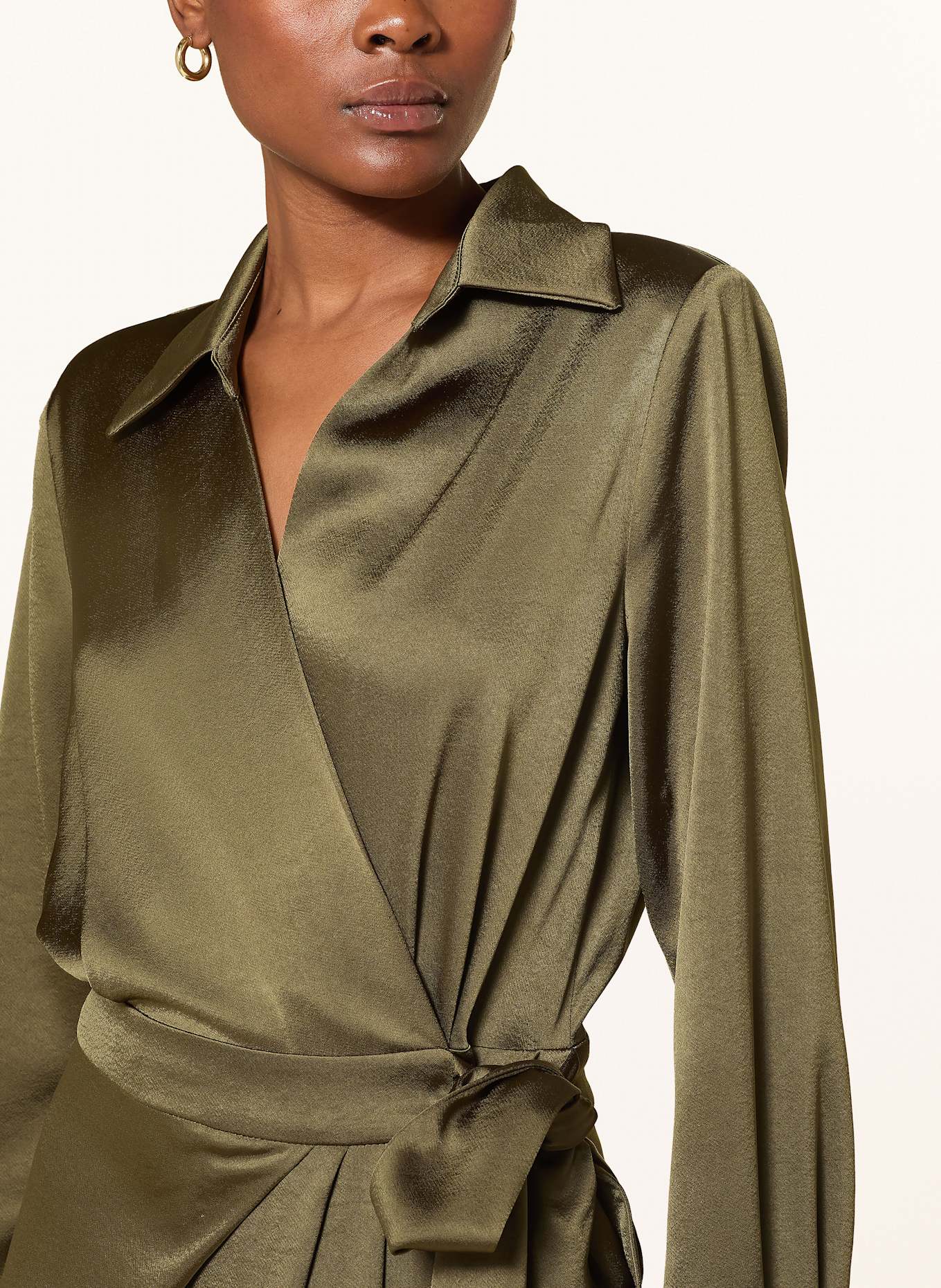 RIANI Wickelkleid aus Satin: GRÜN