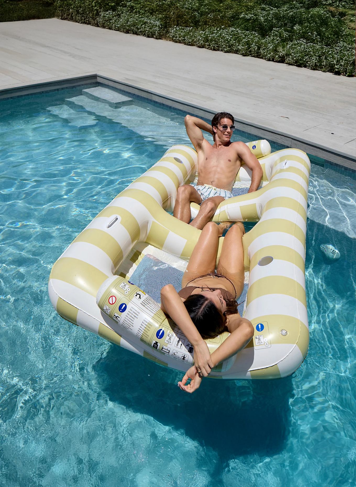 SUNNYLIFE Wasserhängematte: DUNKELGELB / WEISS