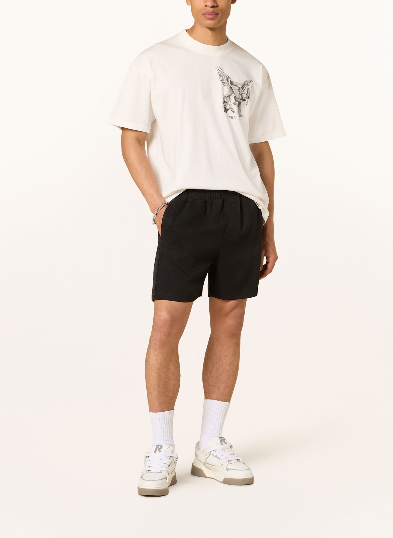 REPRESENT Shorts mit Galonstreifen: SCHWARZ